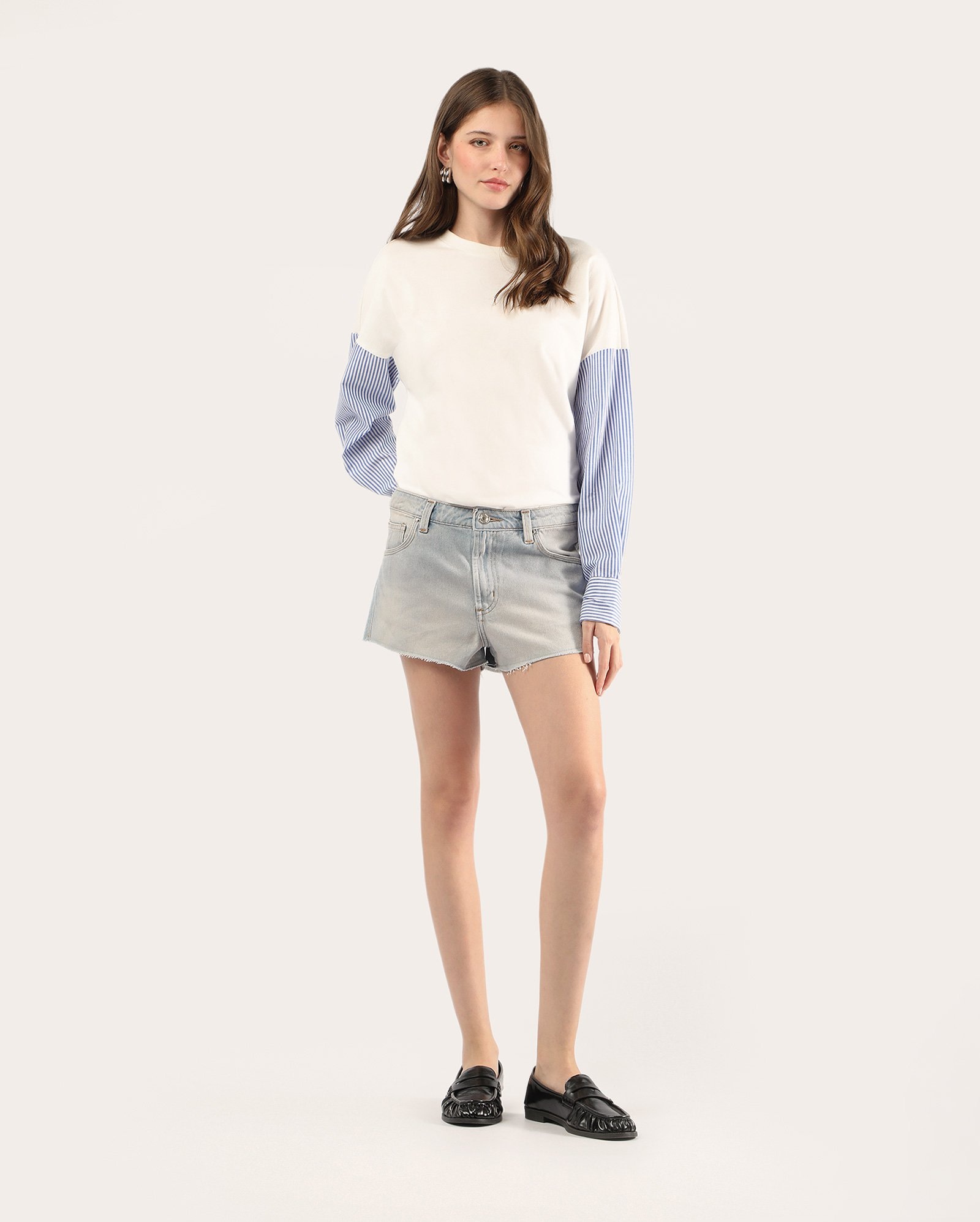 Mini short jeans feminino - denim claro | Pool Jeans