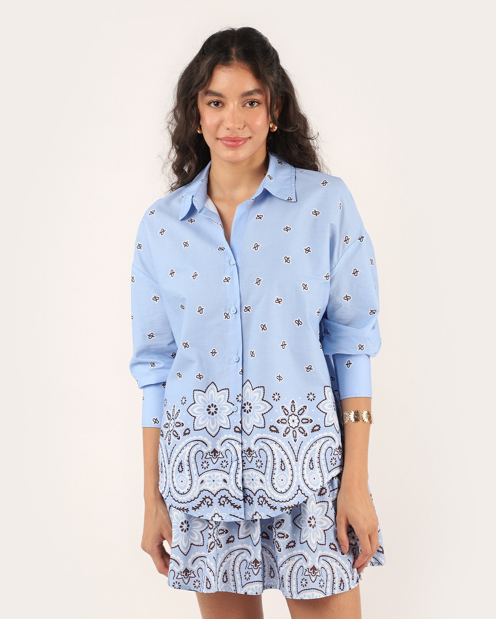 Camisa feminina alongada paisley - azul
