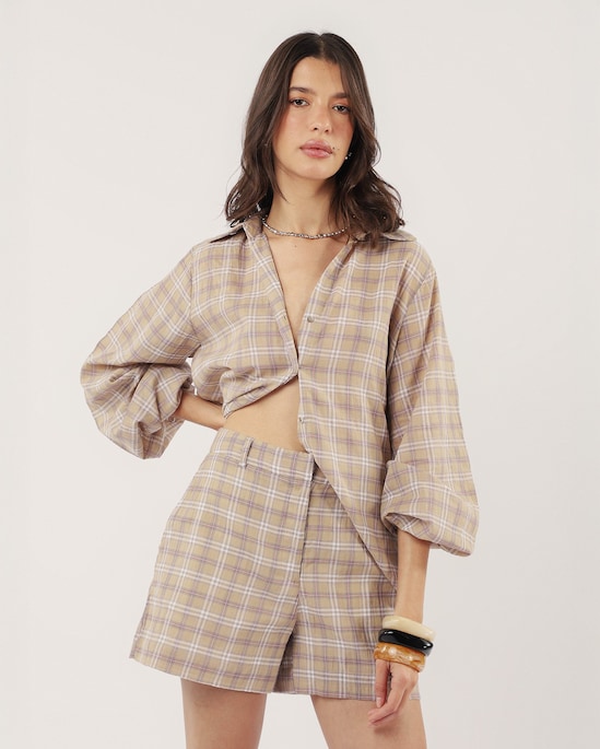 Short feminino alfaiatado xadrez - bege