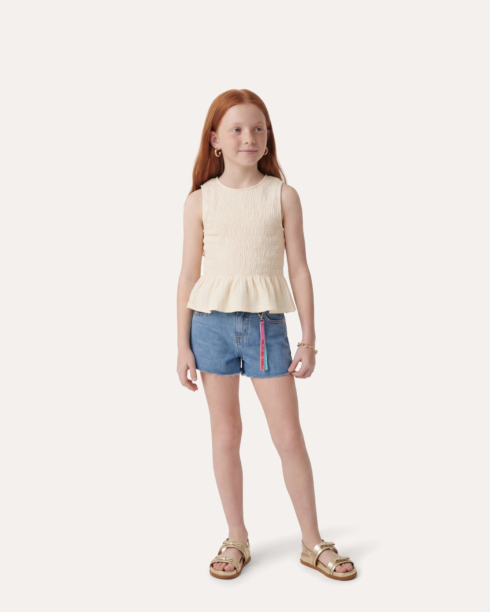 Short jeans infantil mom com strass e chaveiro 6-14A - denim médio