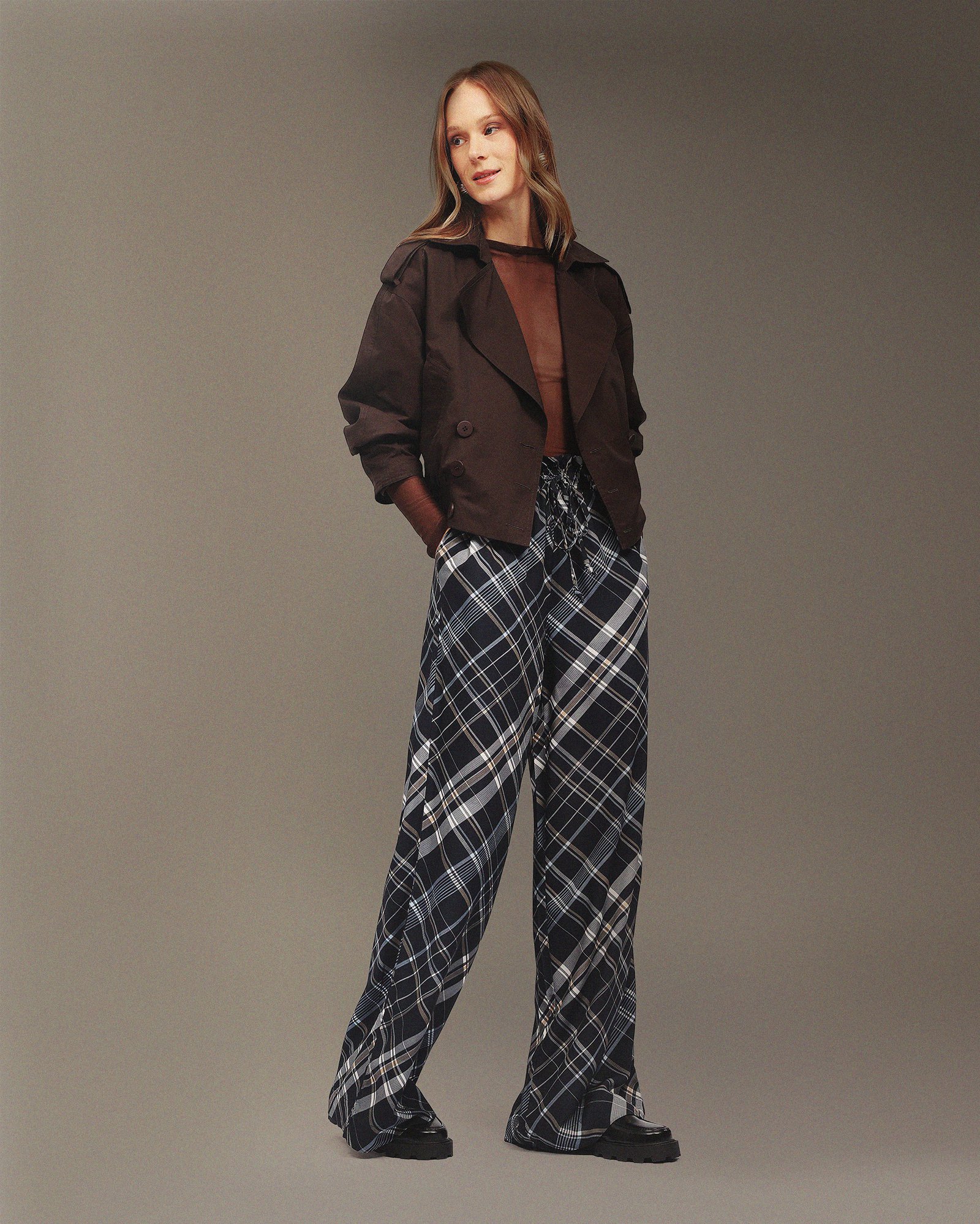 Calça feminina relaxed xadrez - azul
