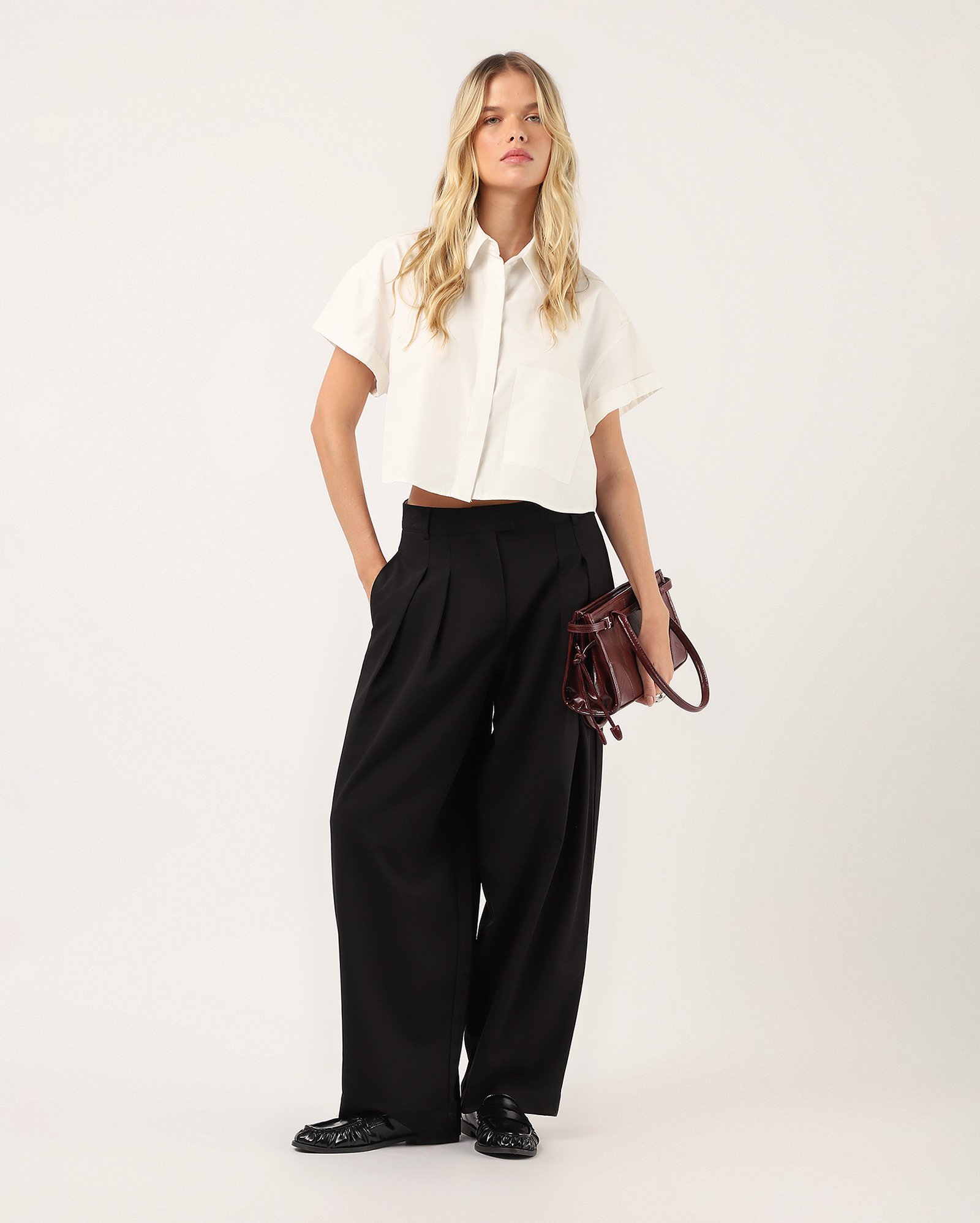Calça feminina alfaiatada wide leg – preto