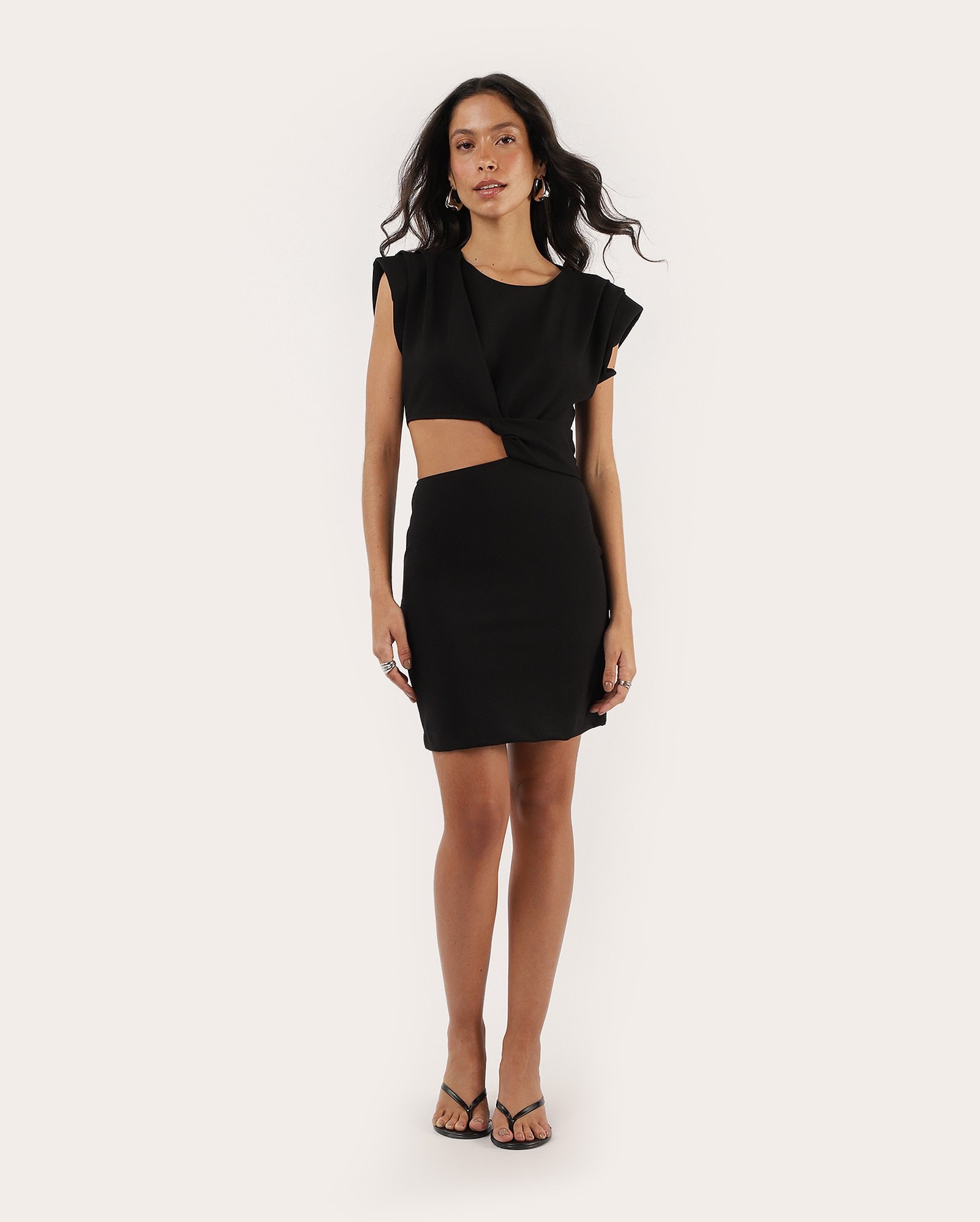 Vestido midi com recorte lateral - preto
