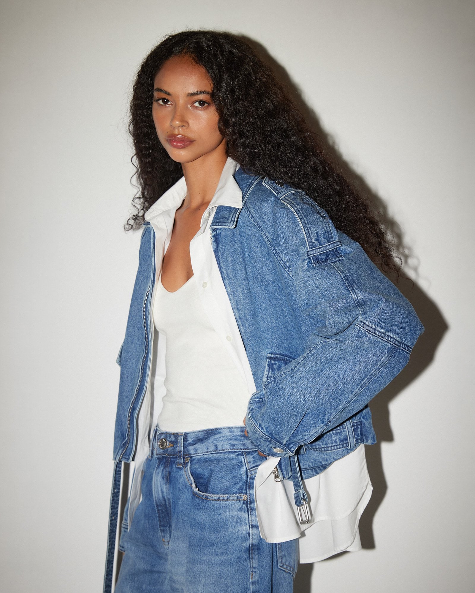 Jaqueta jeans feminina estonada - denim médio | Pool Jeans