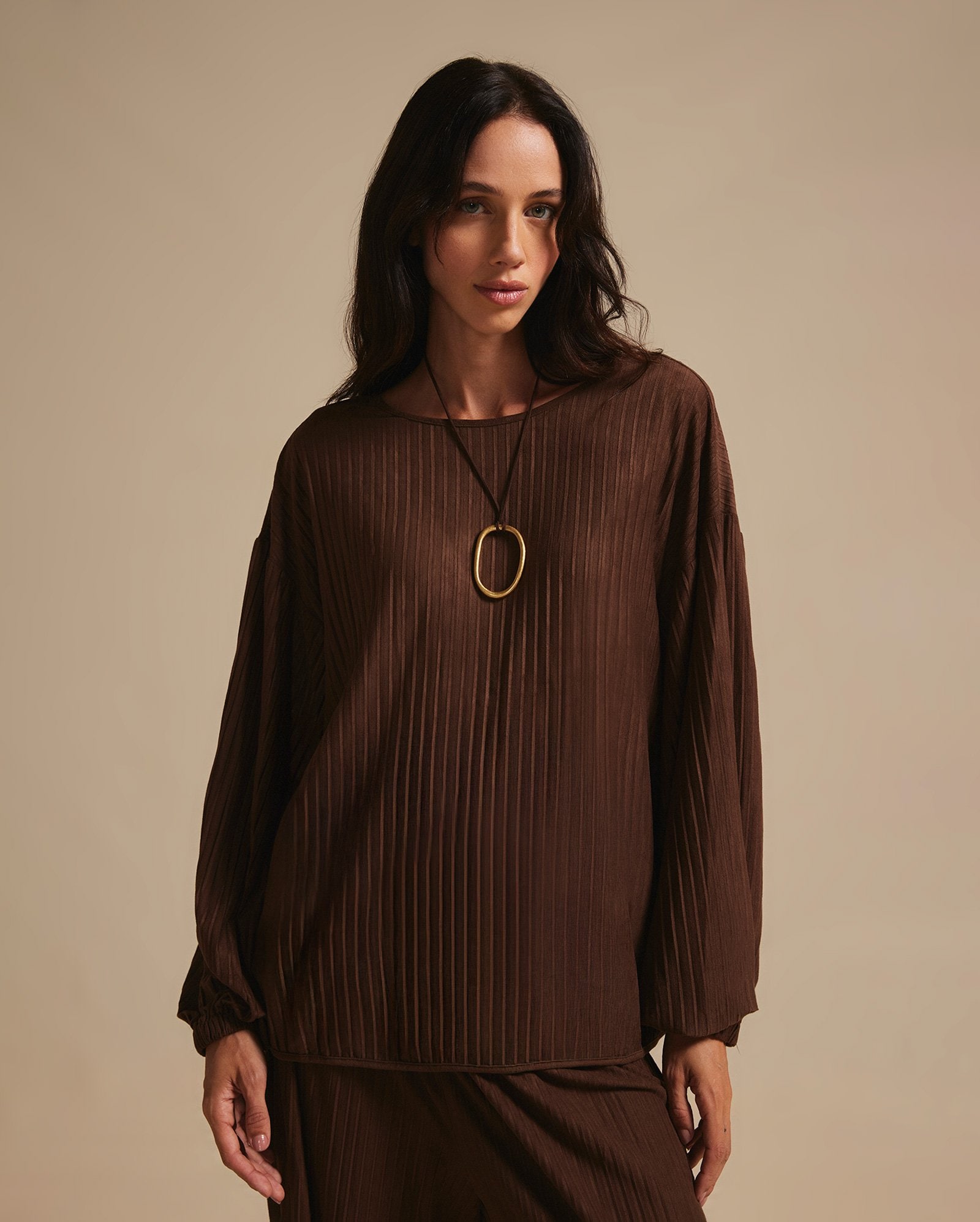 Blusa feminina suede plissado A. Niemeyer - Marrom Escuro