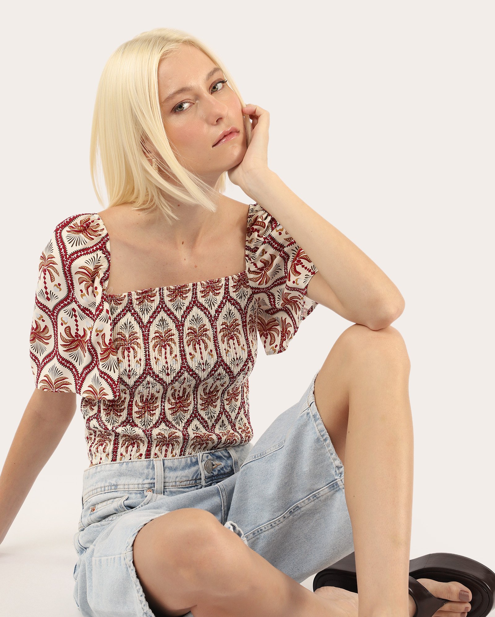 Blusa cropped estampada - multicor