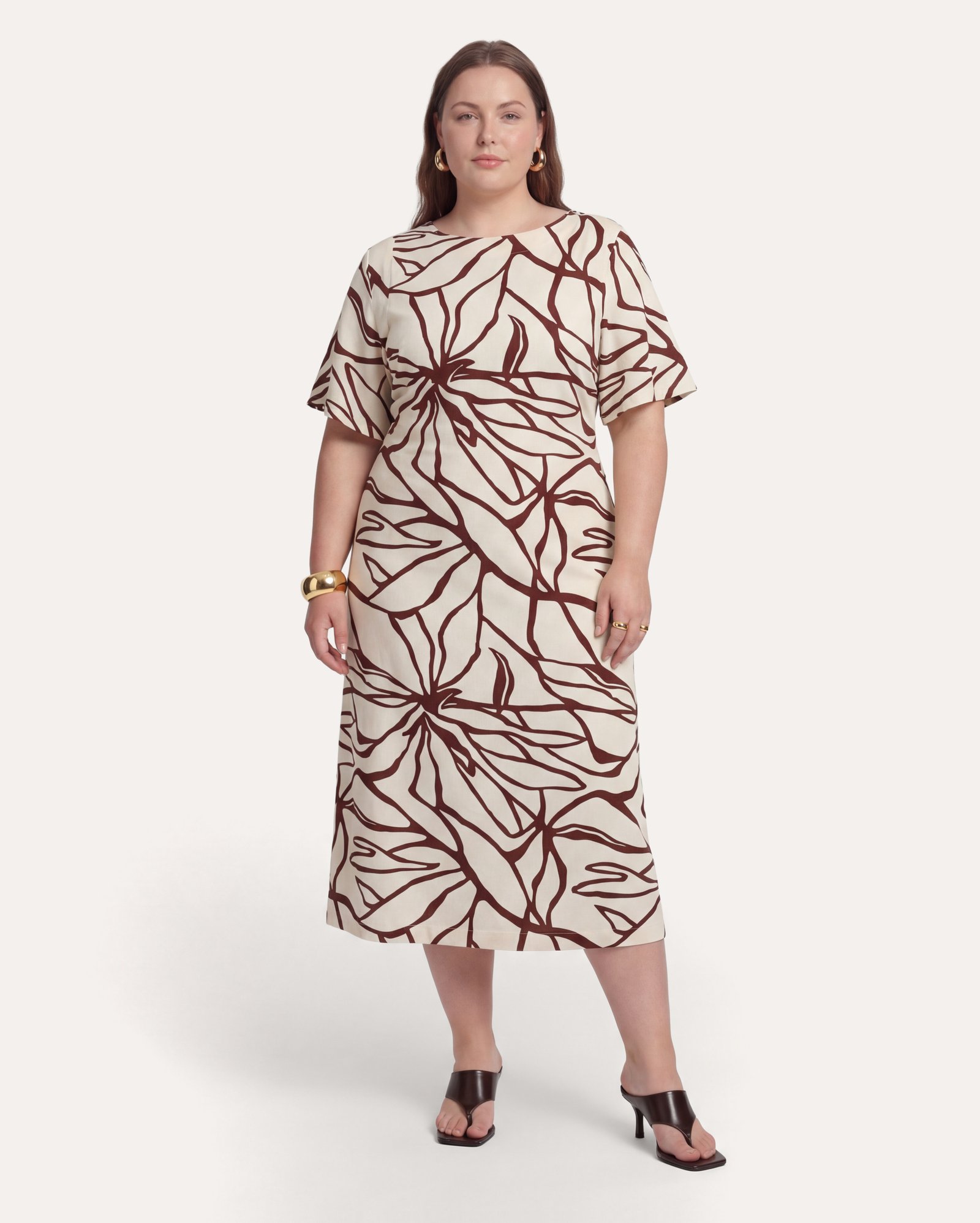 Vestido plus size midi estampa abstrata - bege