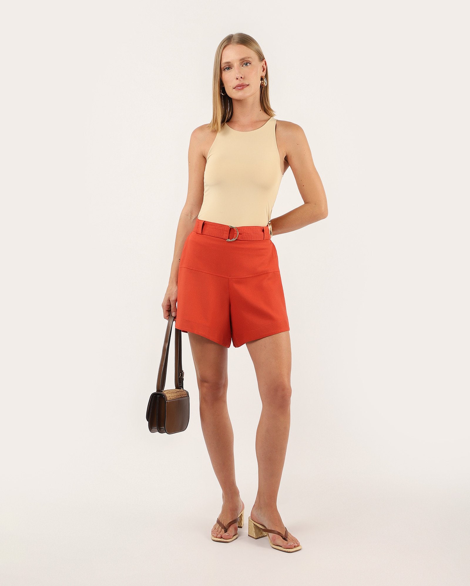 Short feminino em viscolinho com cinto - vermelho