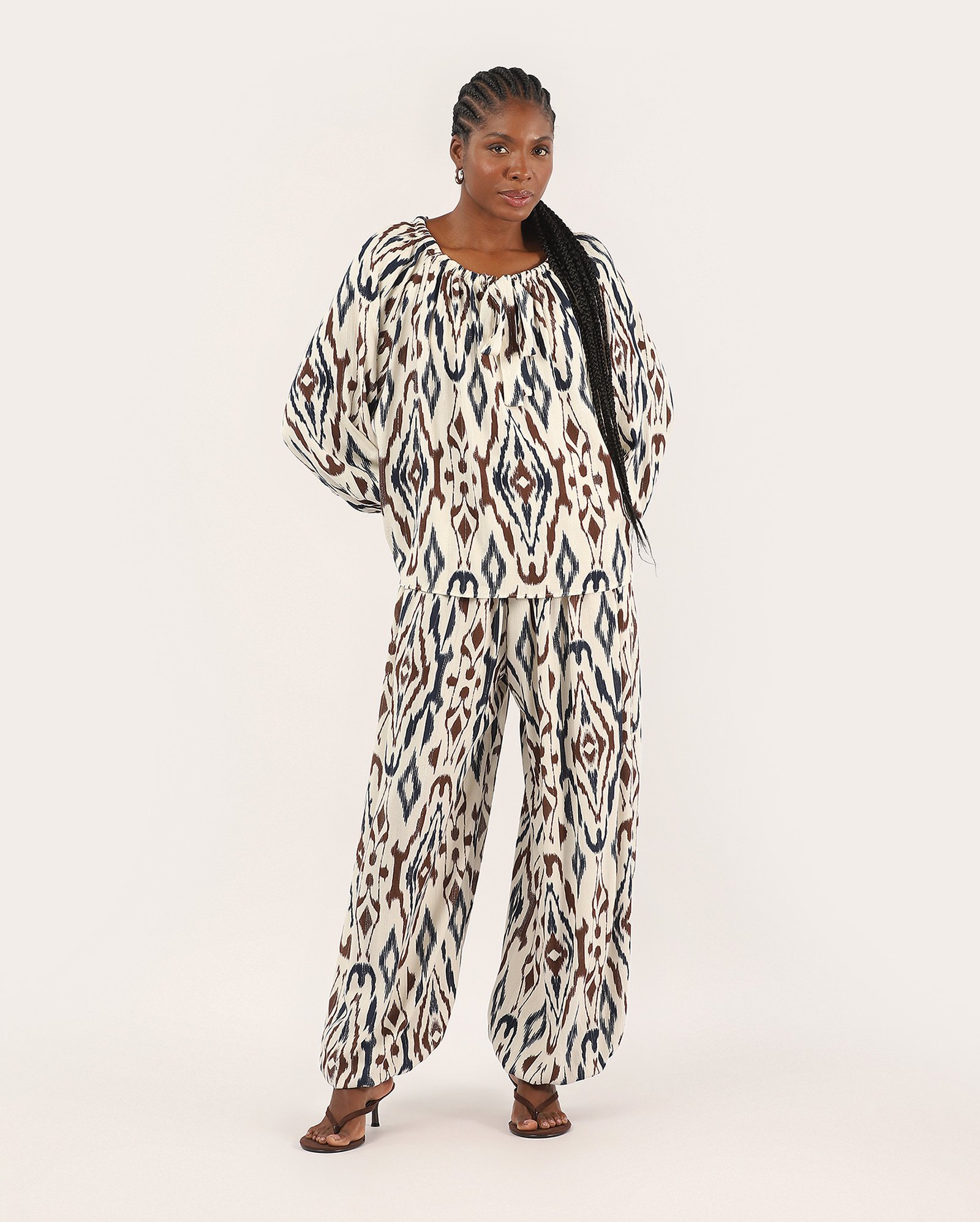 Calça feminina aladim estampada – bege