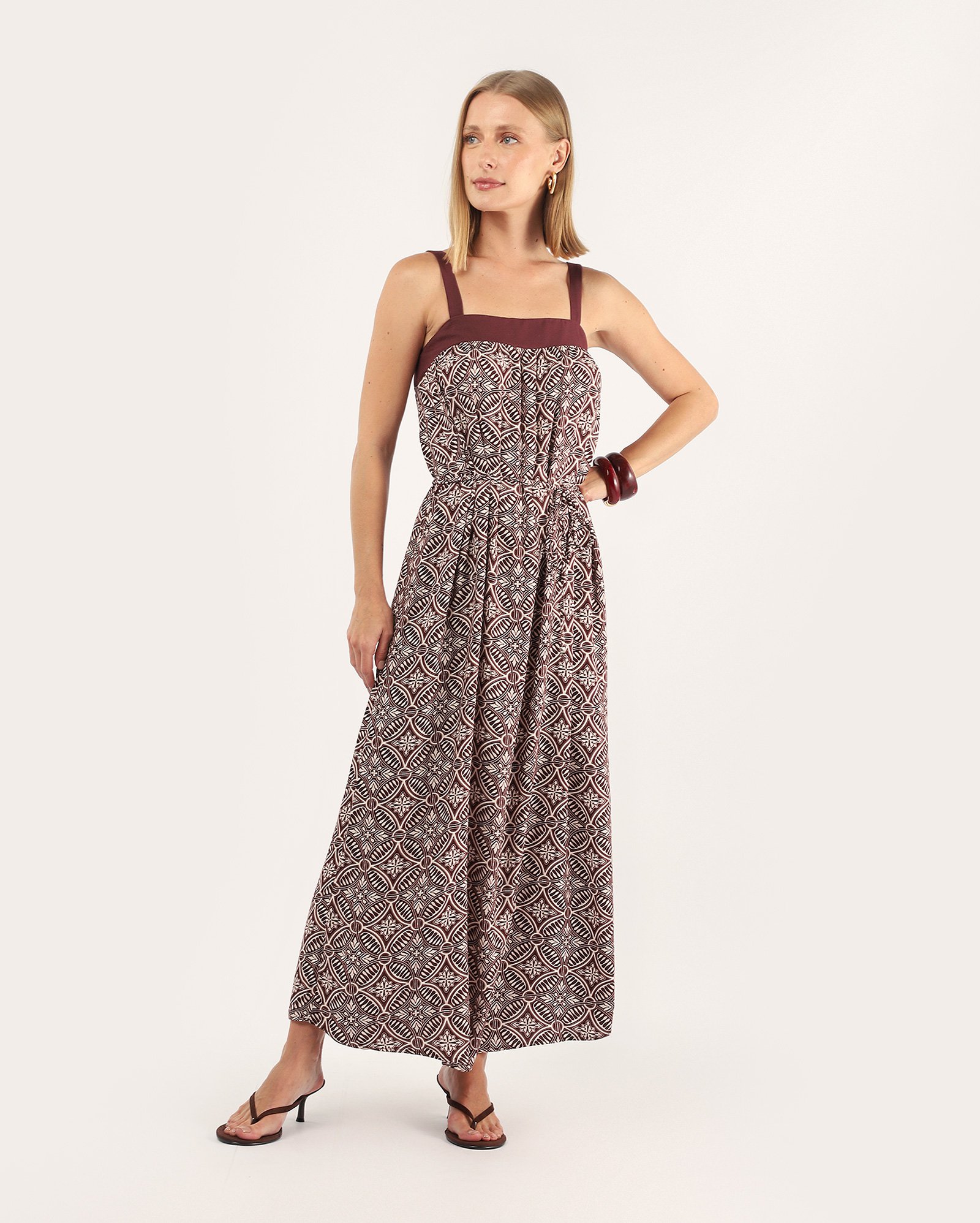Vestido midi evasê estampado com cordão - multicor