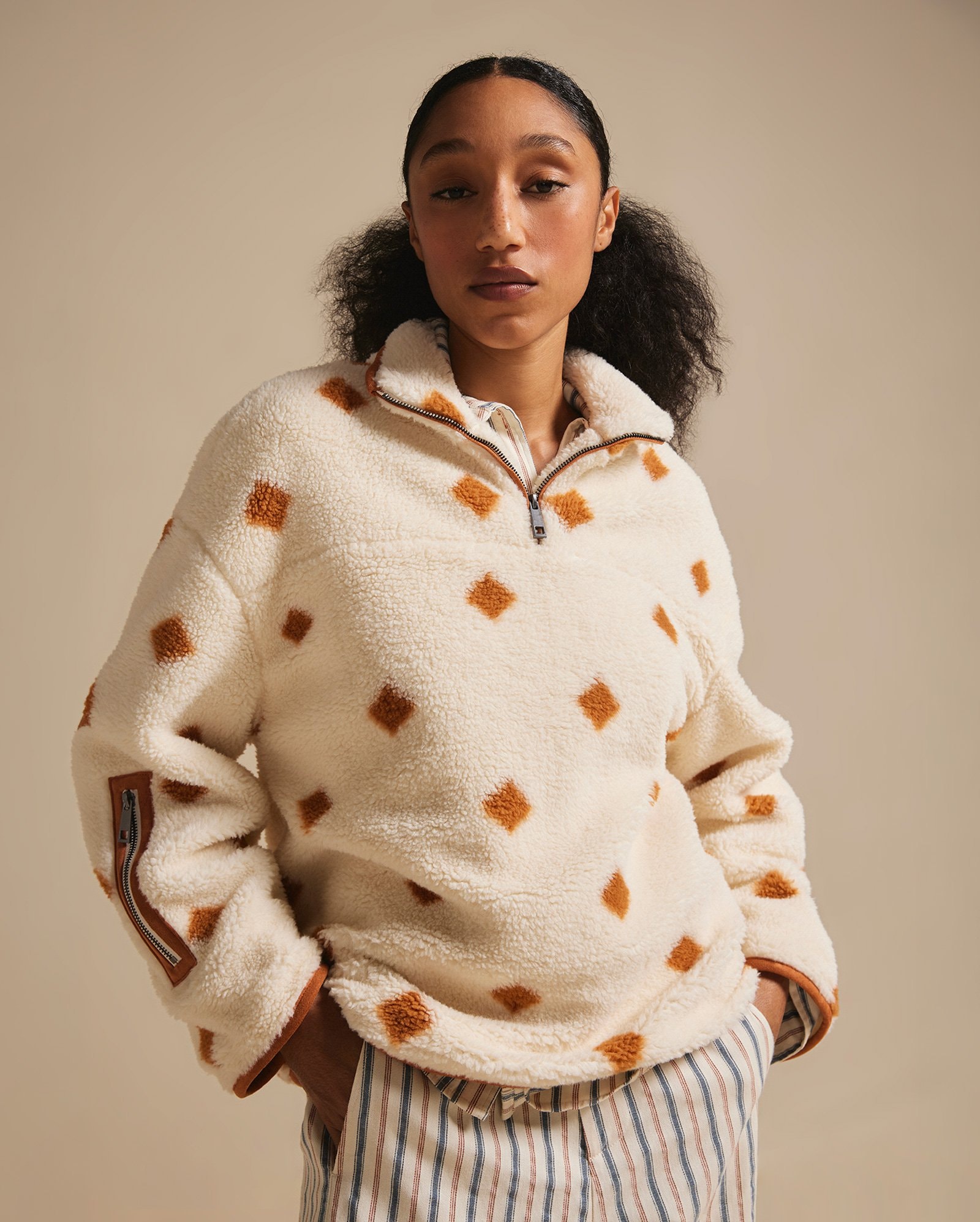 Casaco feminino peluciado A. Niemeyer - off-white