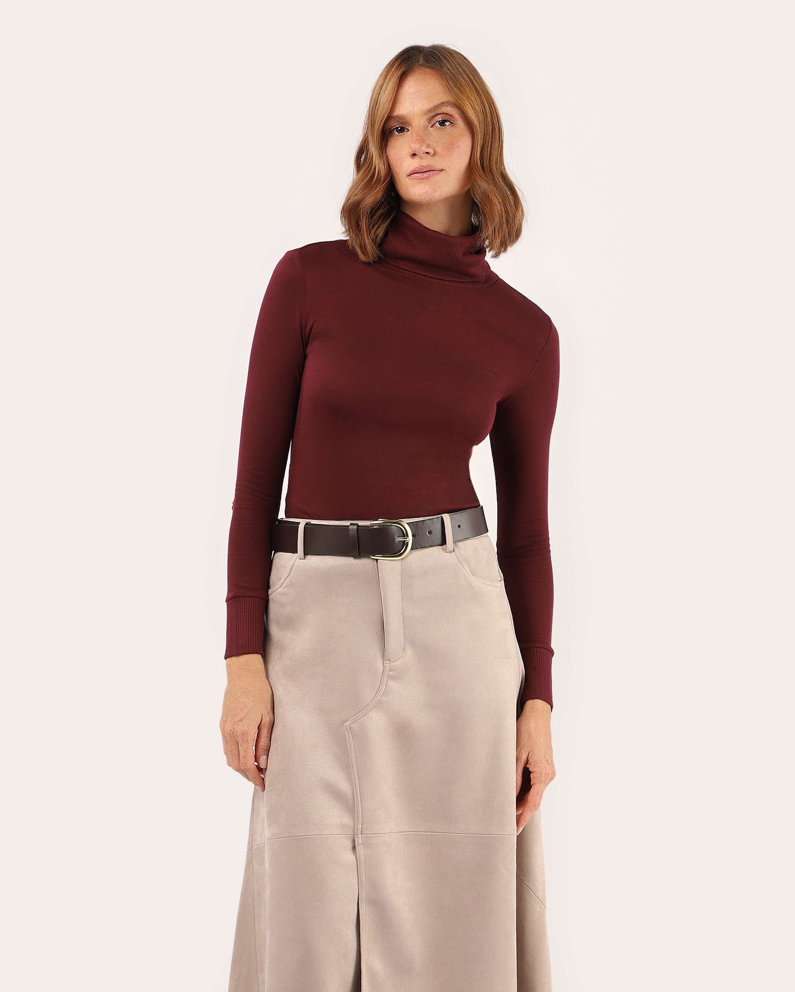 Blusa feminina de tricot ajustada gola alta - vinho