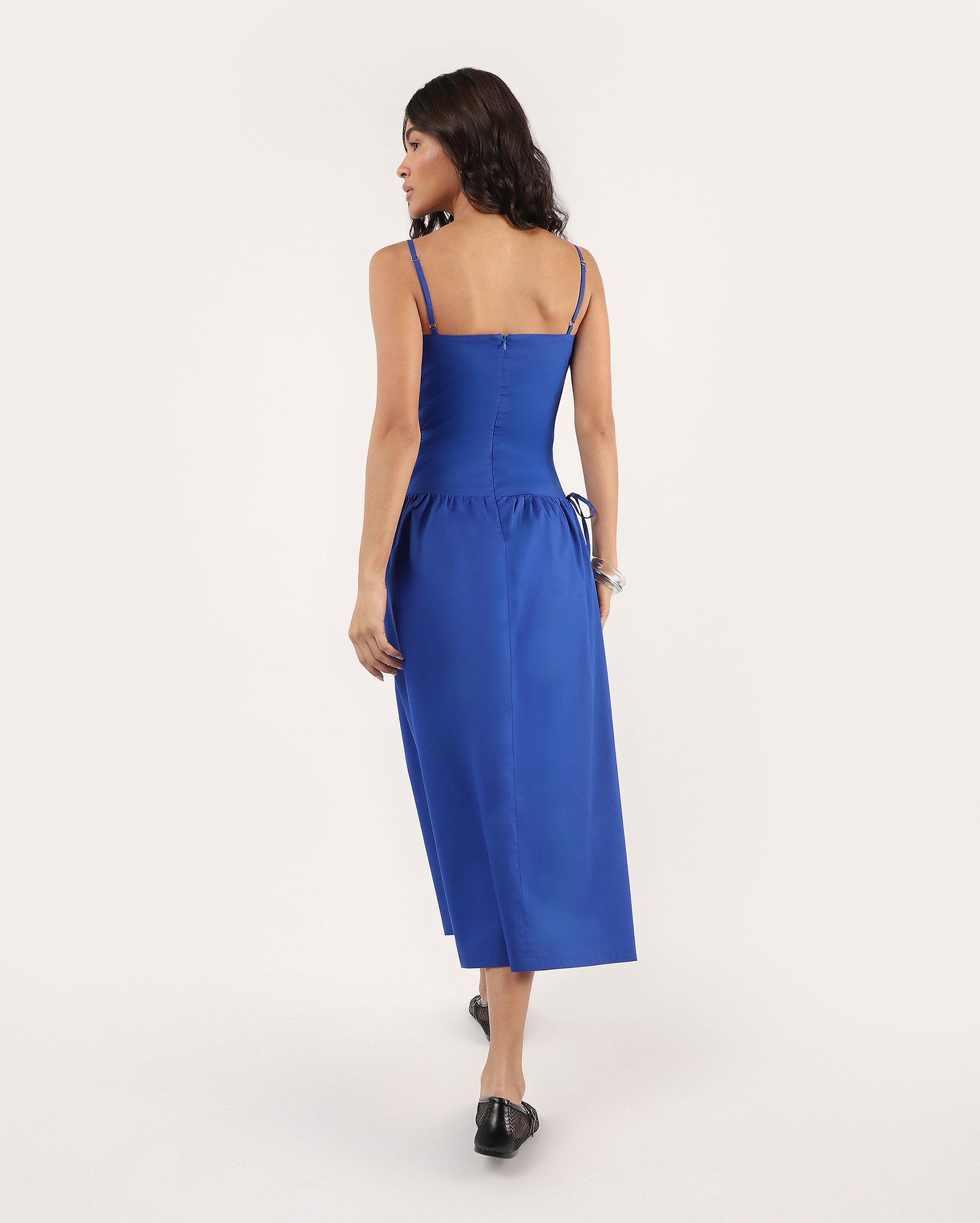 Vestido midi cintura baixa com laço - Azul — foto 4
