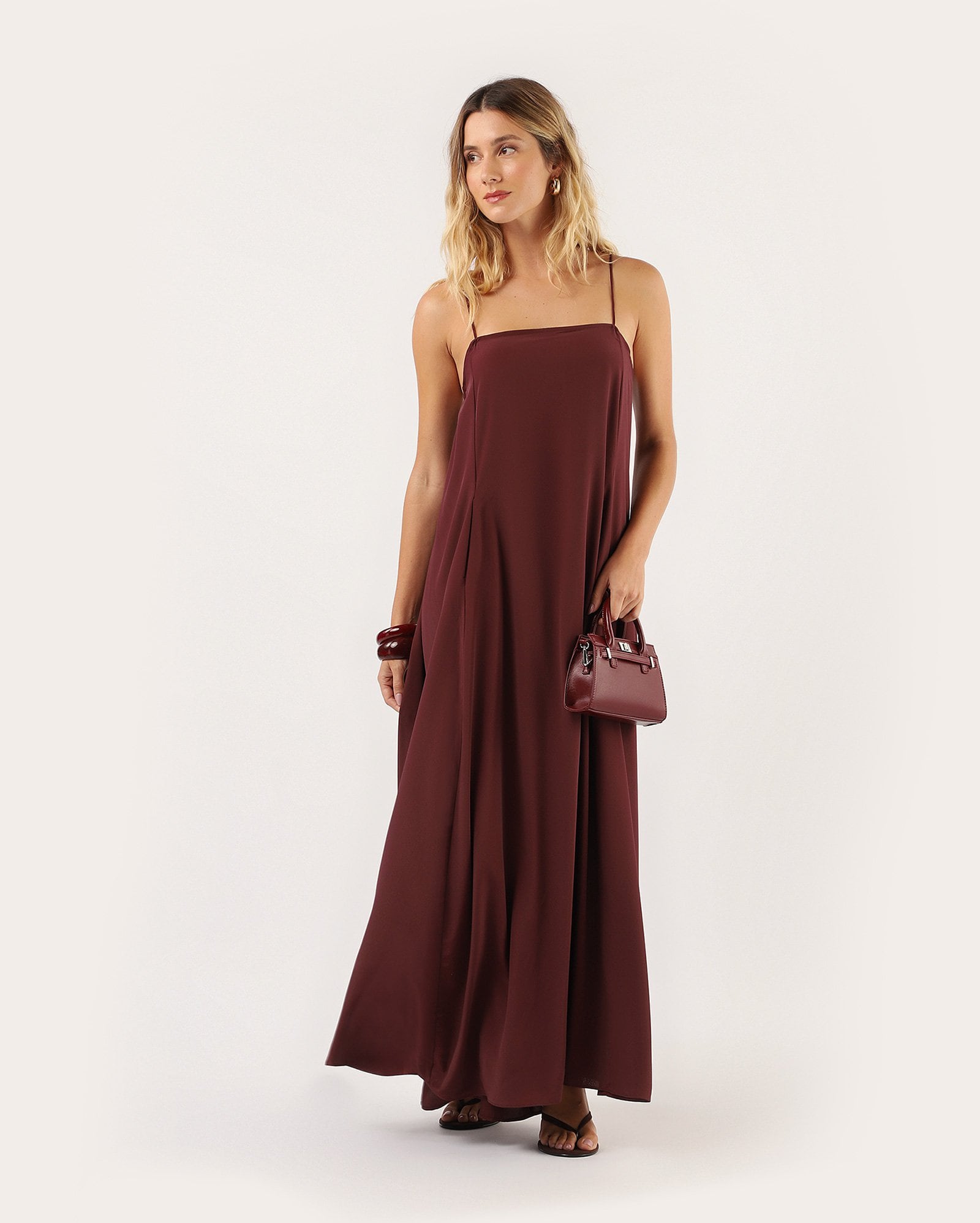Vestido longo evasê decote reto - vinho