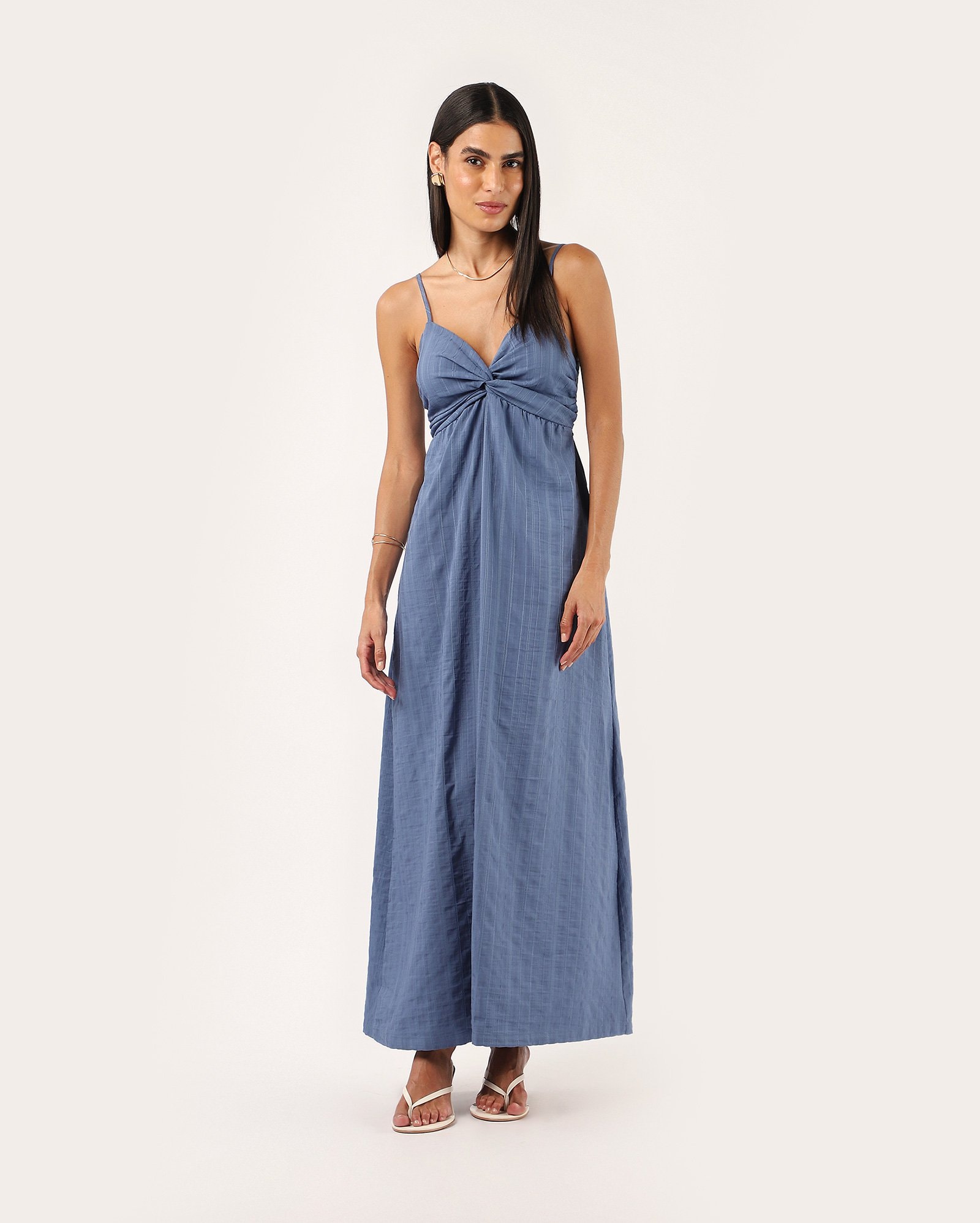 Vestido midi evasê com nó frontal - azul