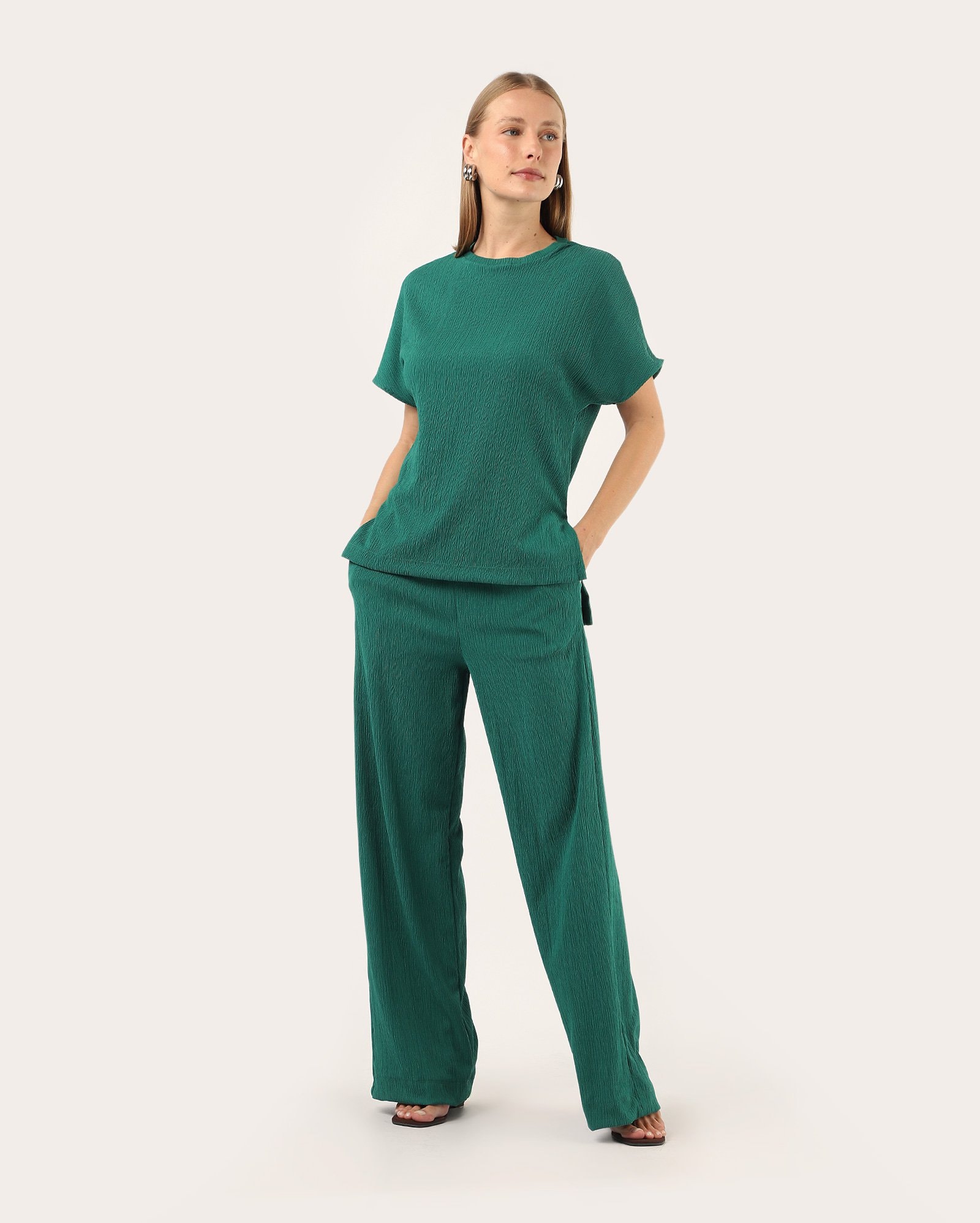 Calça feminina pantalona texturizada - verde