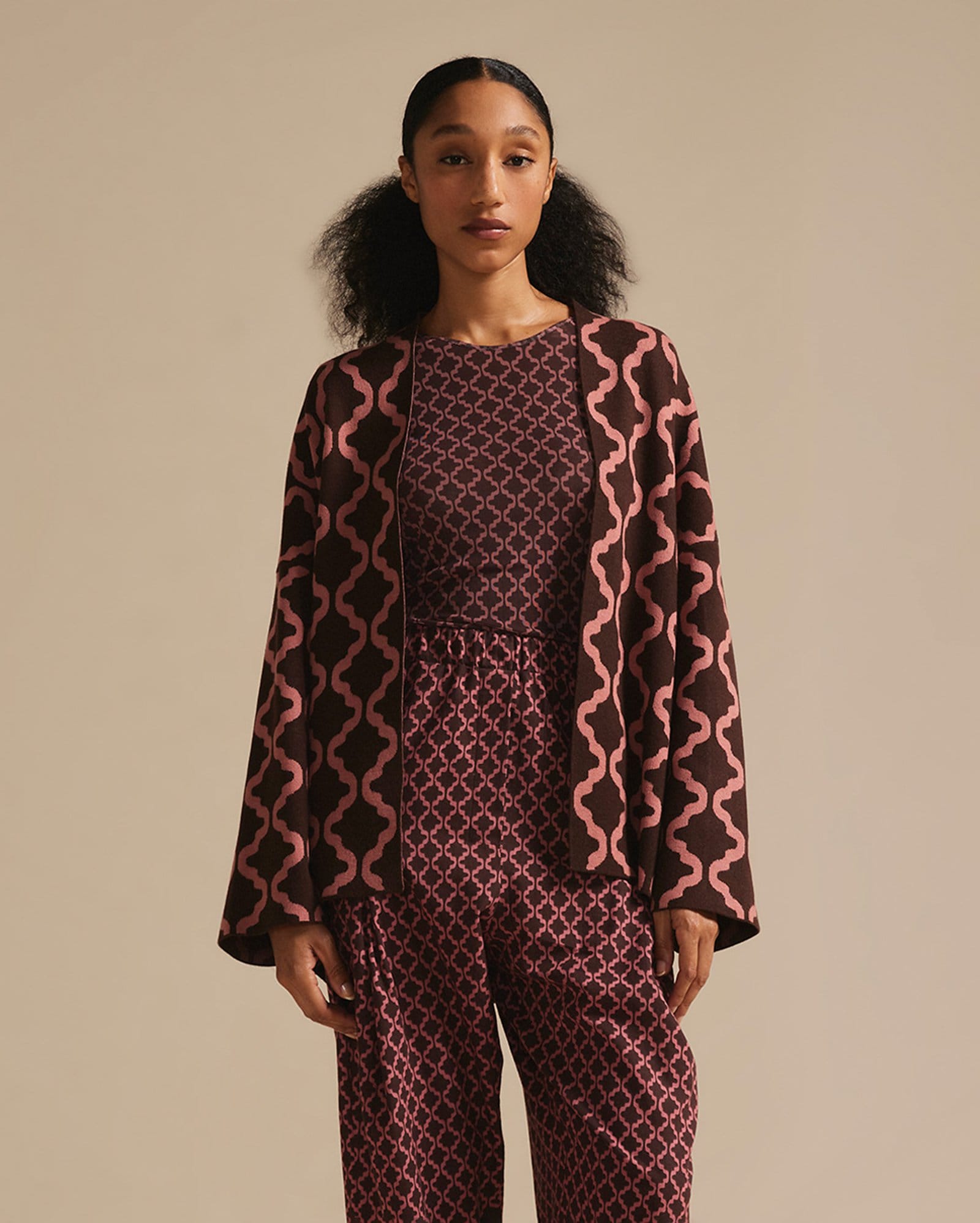 Cardigan feminino em tricot arabesco A. Niemeyer - marrom