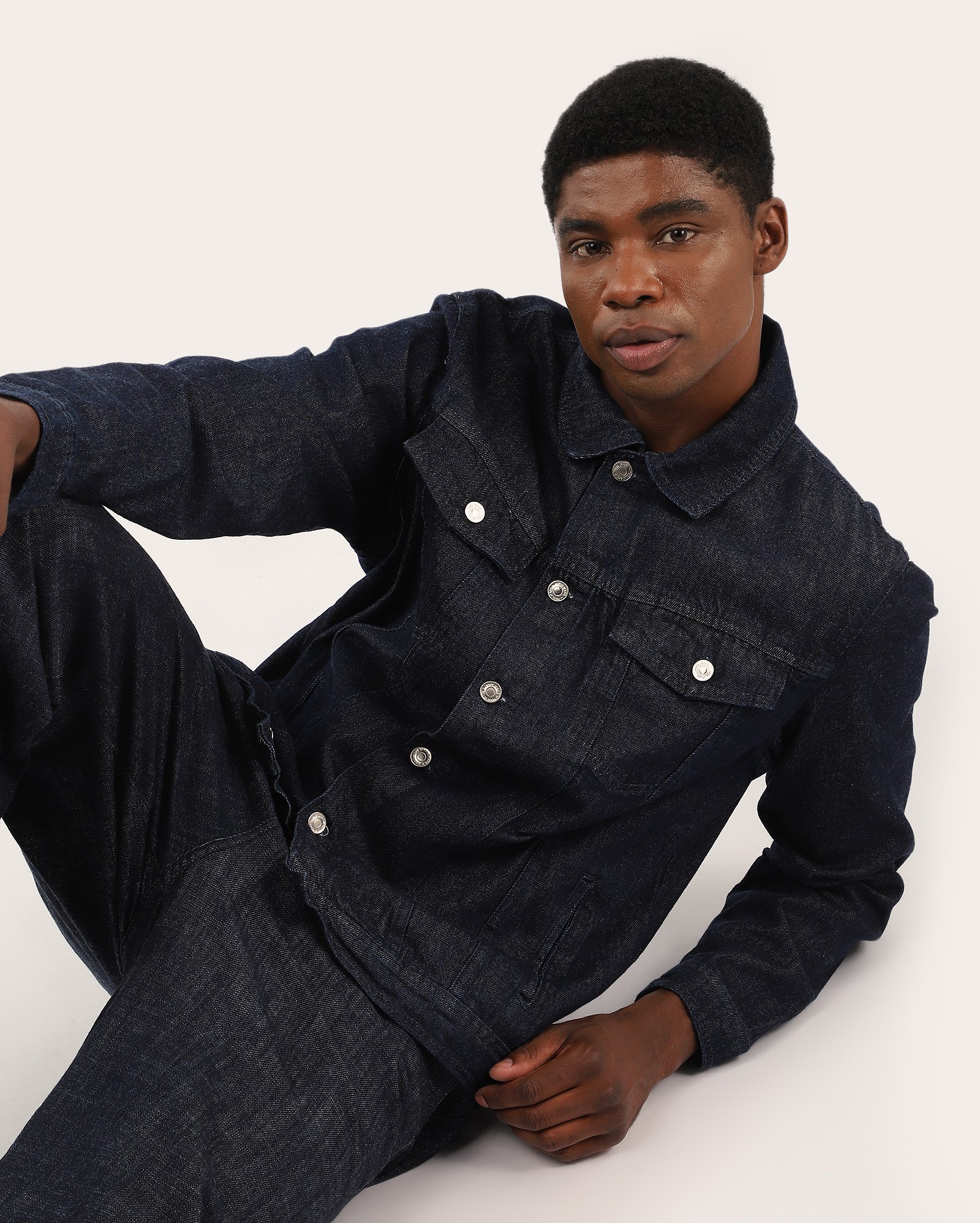Jaqueta jeans masculina trucker - denim escuro | Pool Jeans