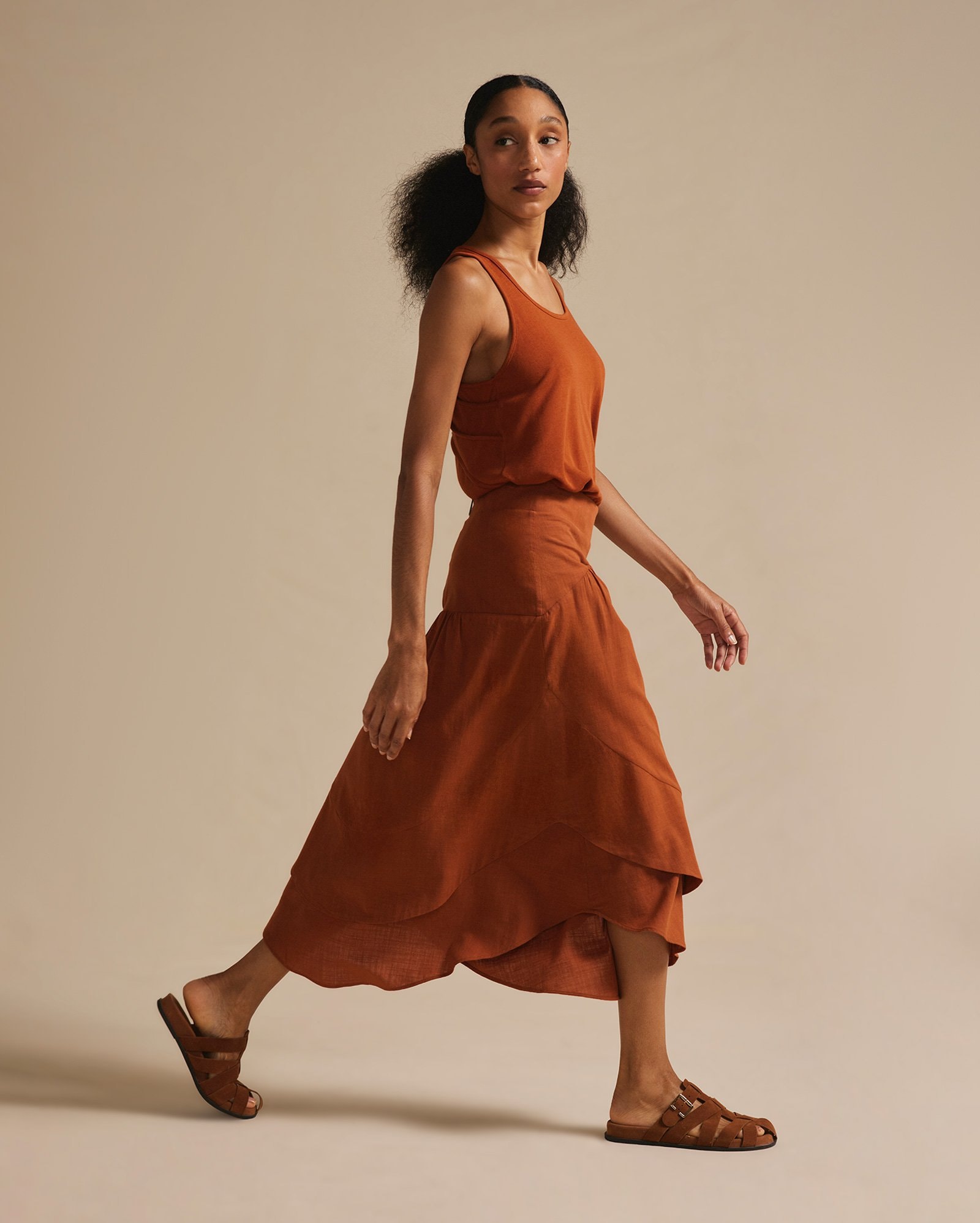 Saia midi evasê em camadas A. Niemeyer - laranja