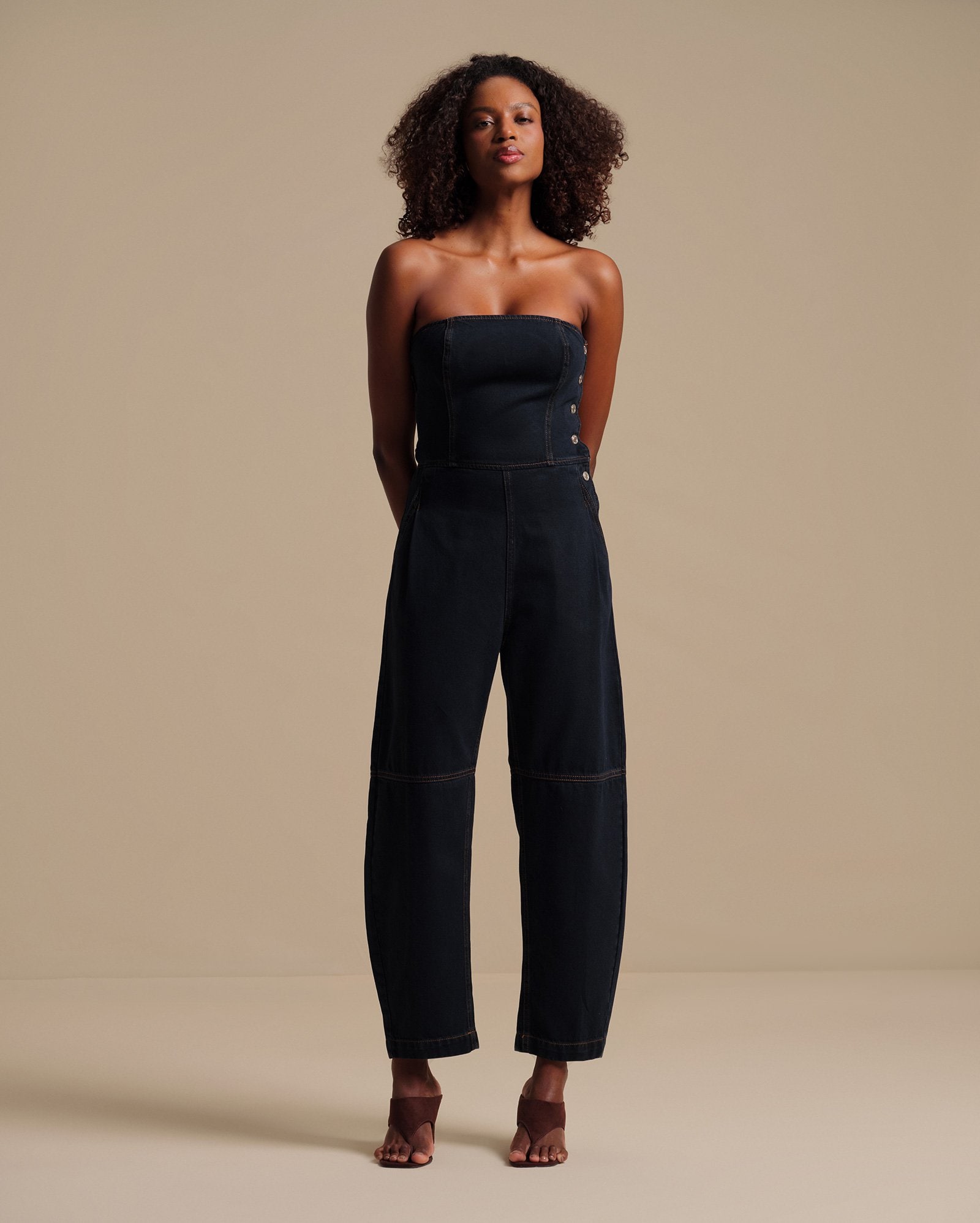 Macacão jeans feminino strapless - denim escuro | Pool Jeans
