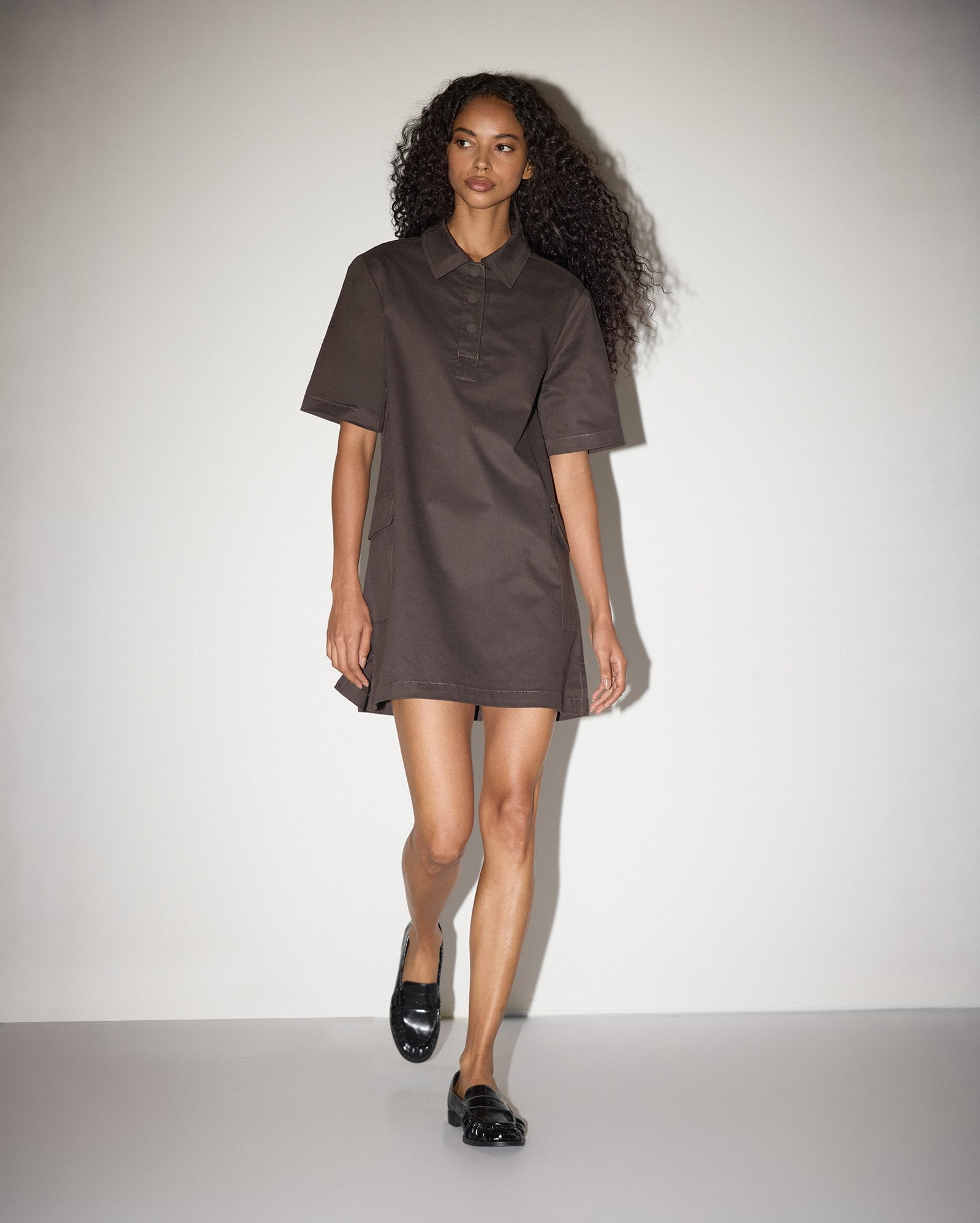Vestido curto sarja reto cargo - marrom | Pool Jeans