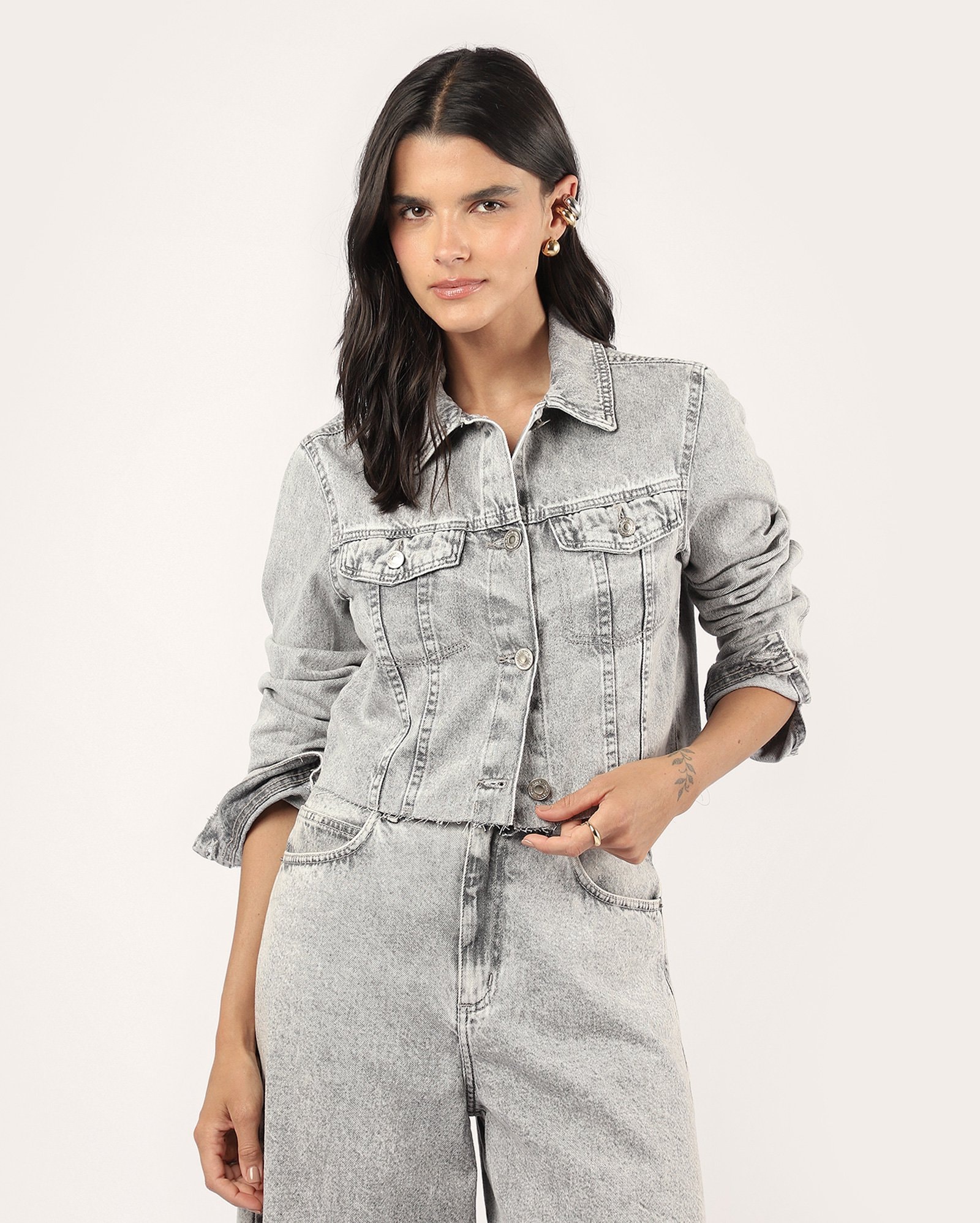 Jaqueta cropped jeans com bolsos frontais - Jeans Black Claro | Pool Jeans