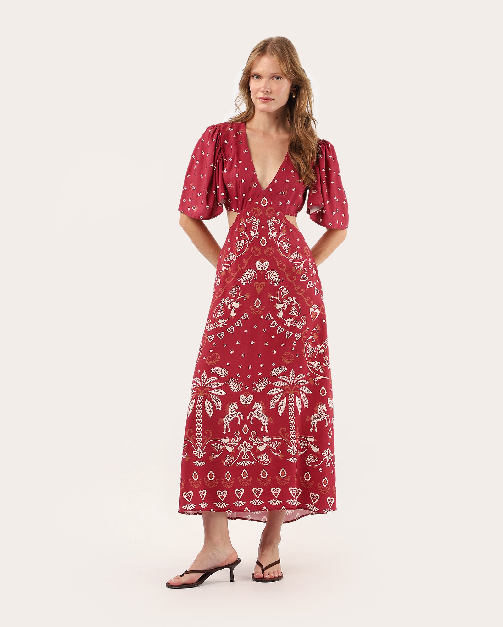 Vestido midi evasê paisley com recortes - vermelho