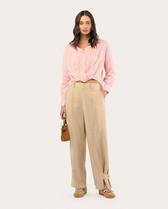 Camisa feminina viscolinho com torção frontal - rosa