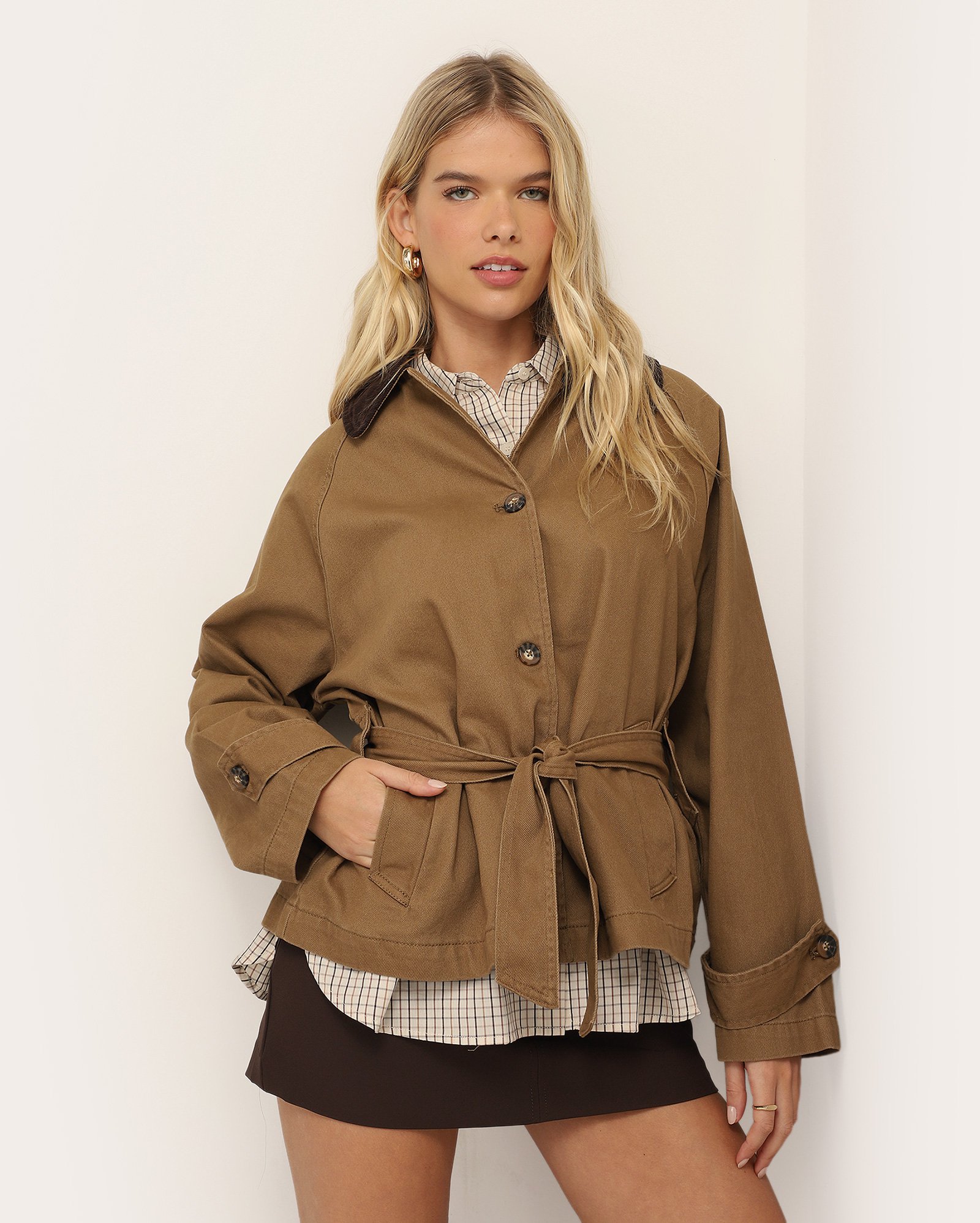 Trench coat sarja feminino amplo com faixa - marrom