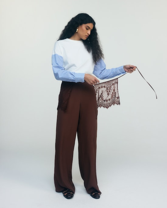 Calça feminina pantalona com renda - marrom