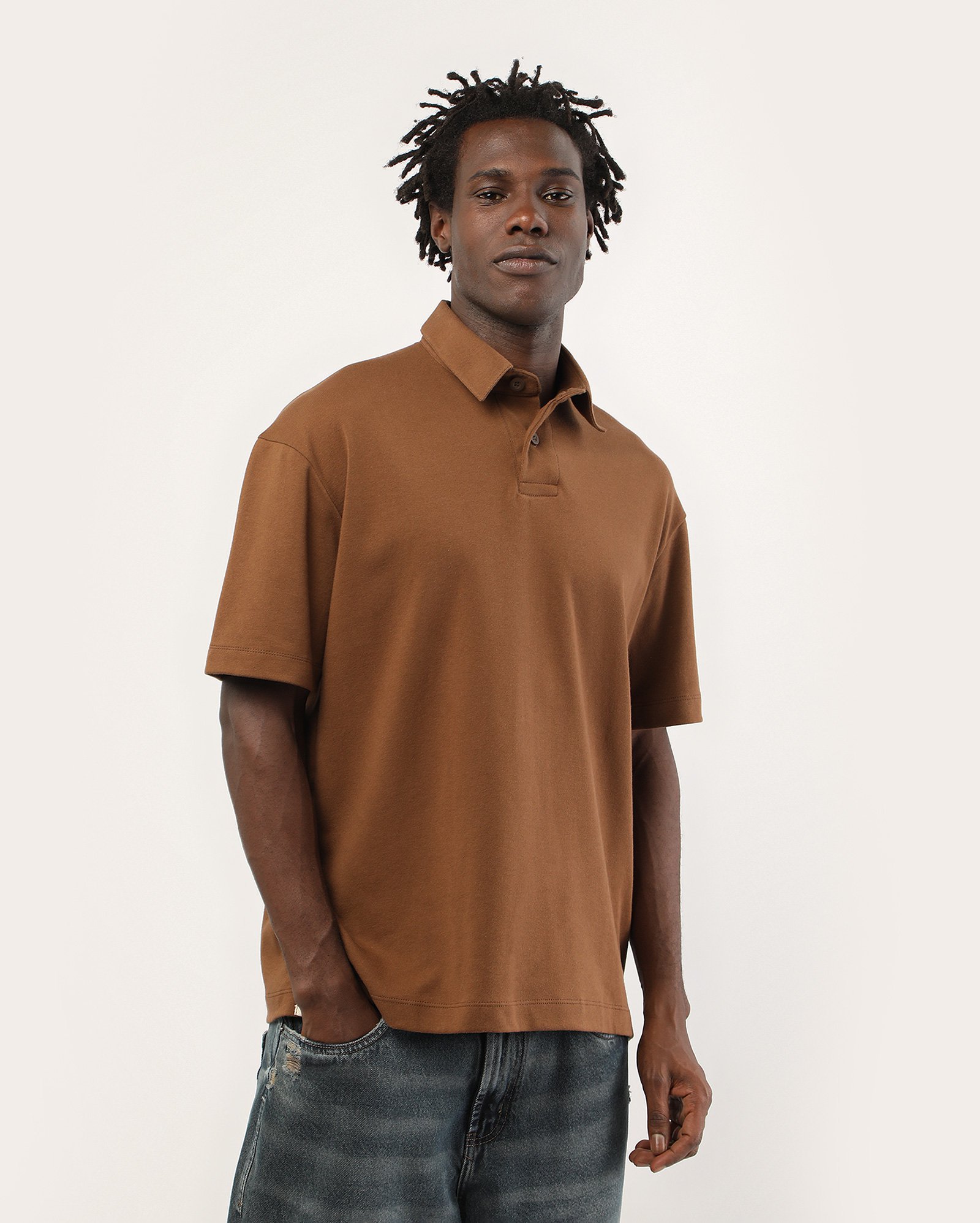 Polo masculina relaxed - marrom