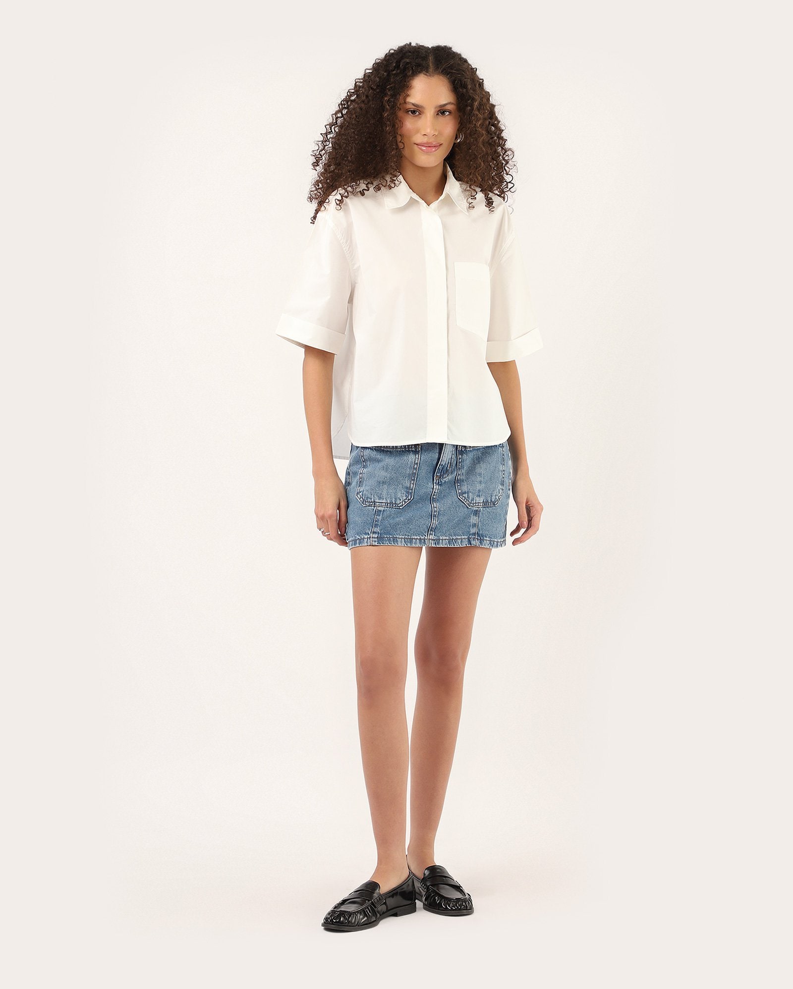 Mini saia jeans com bolsos – denim médio | Pool Jeans