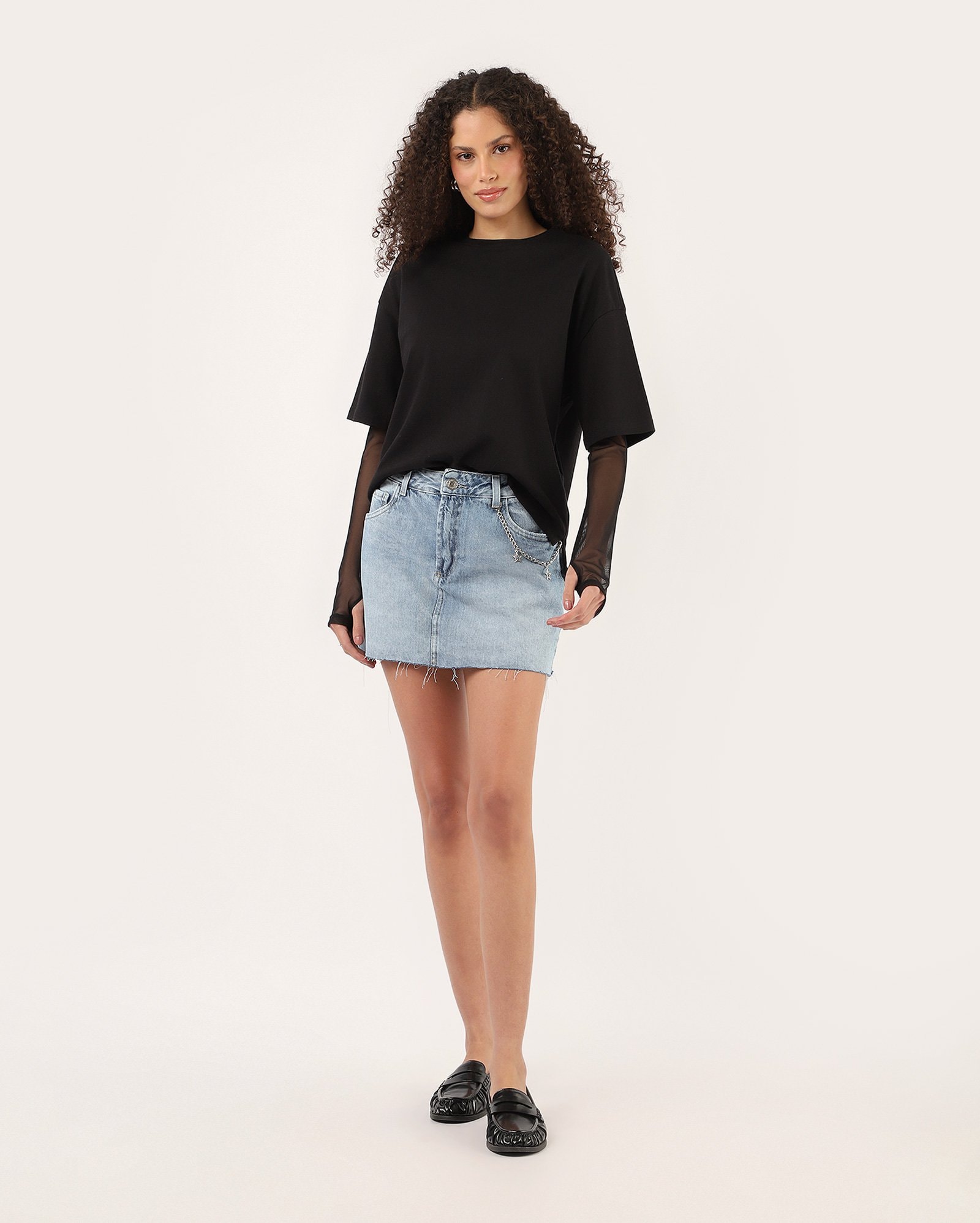 Mini saia jeans com corrente - denim médio | Pool Jeans