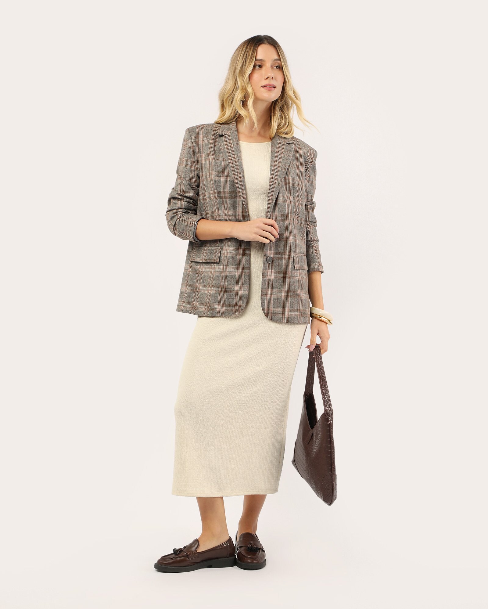 Vestido midi texturizado com costas vazadas - bege