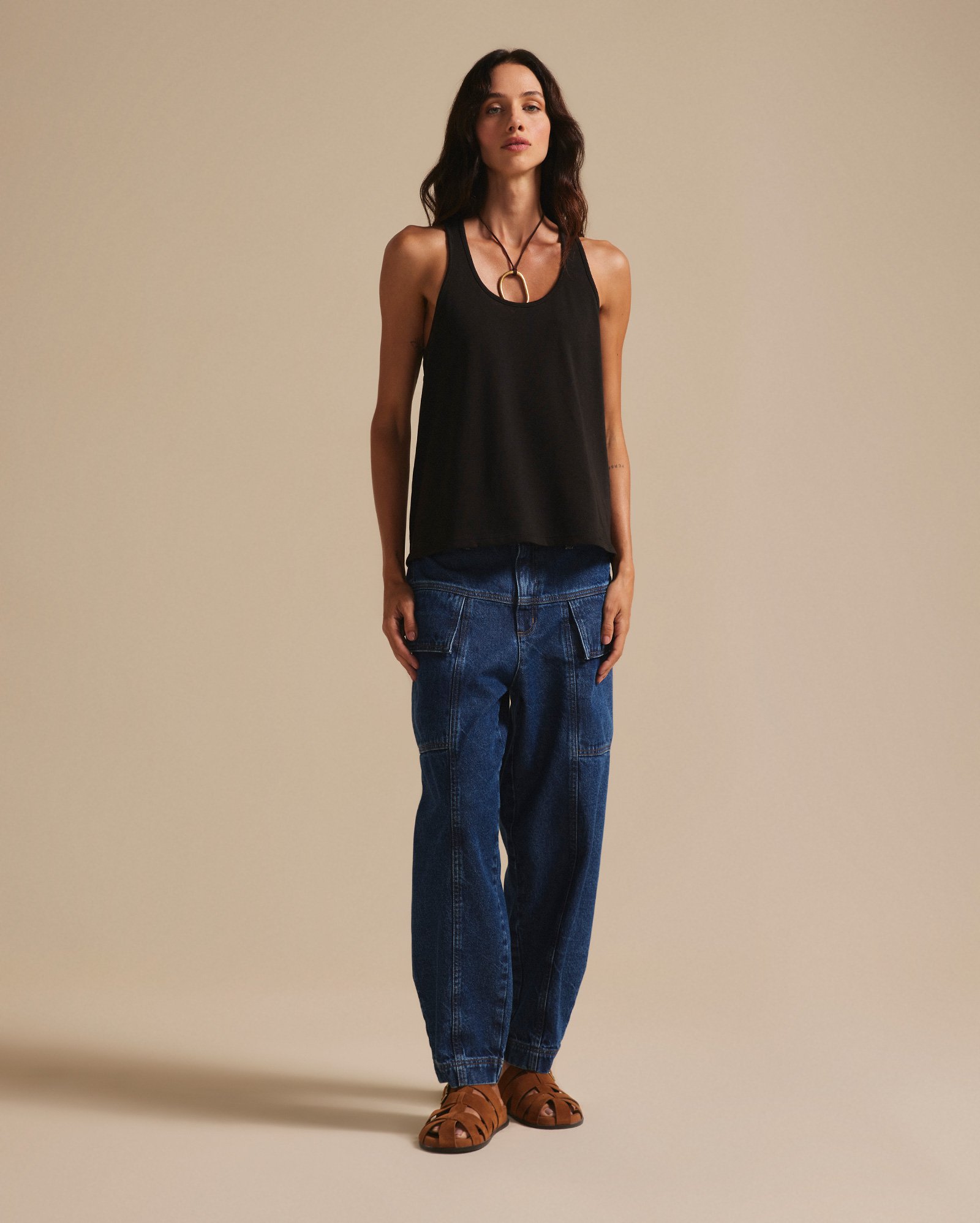 Calça jeans feminina barrel A. Niemeyer - denim escuro