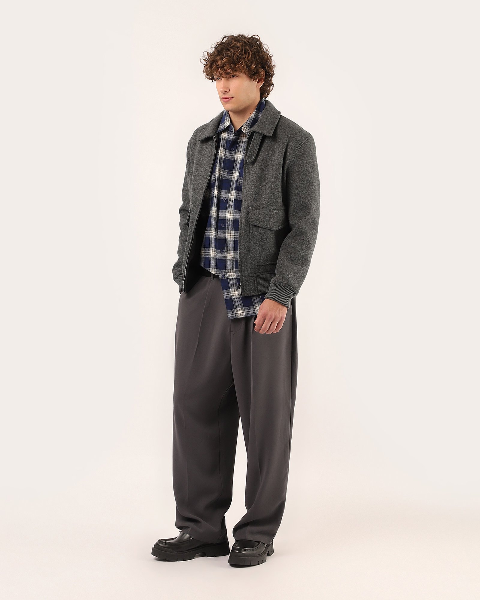 Calça masculina alfaiatada baggy - cinza