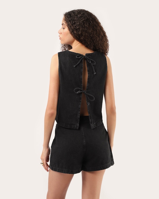Regata sarja cropped com tachas e laço posterior - preta | Pool Jeans