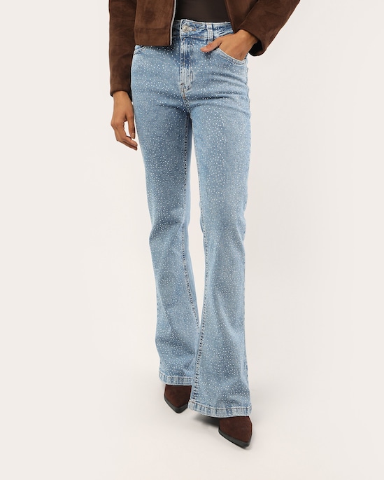 Calça jeans feminina flare pedrarias - denim claro | Pool Jeans