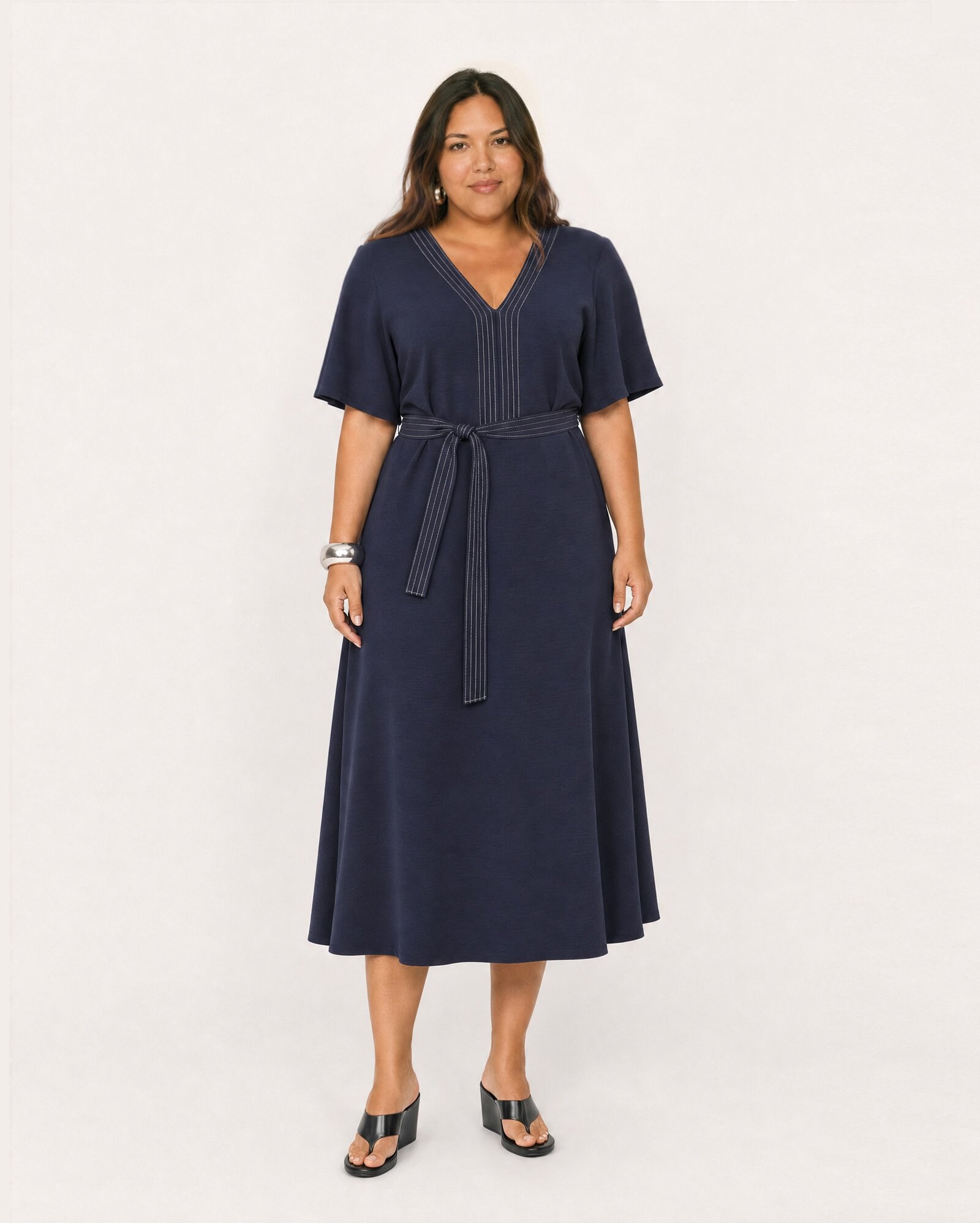 Vestido plus size midi evasê pespontado com faixa - Azul