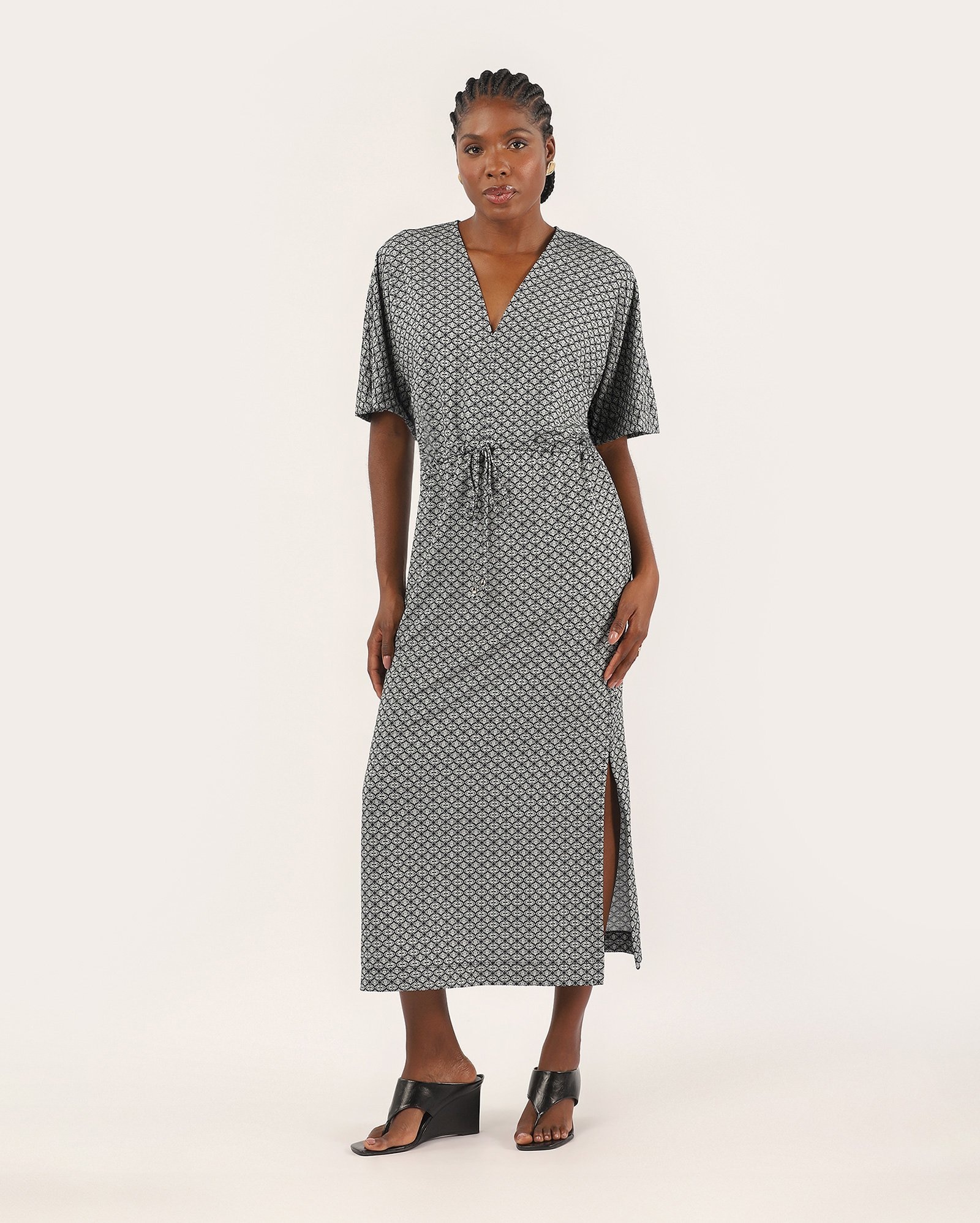 Vestido midi estampado cordão de amarrar - multicor