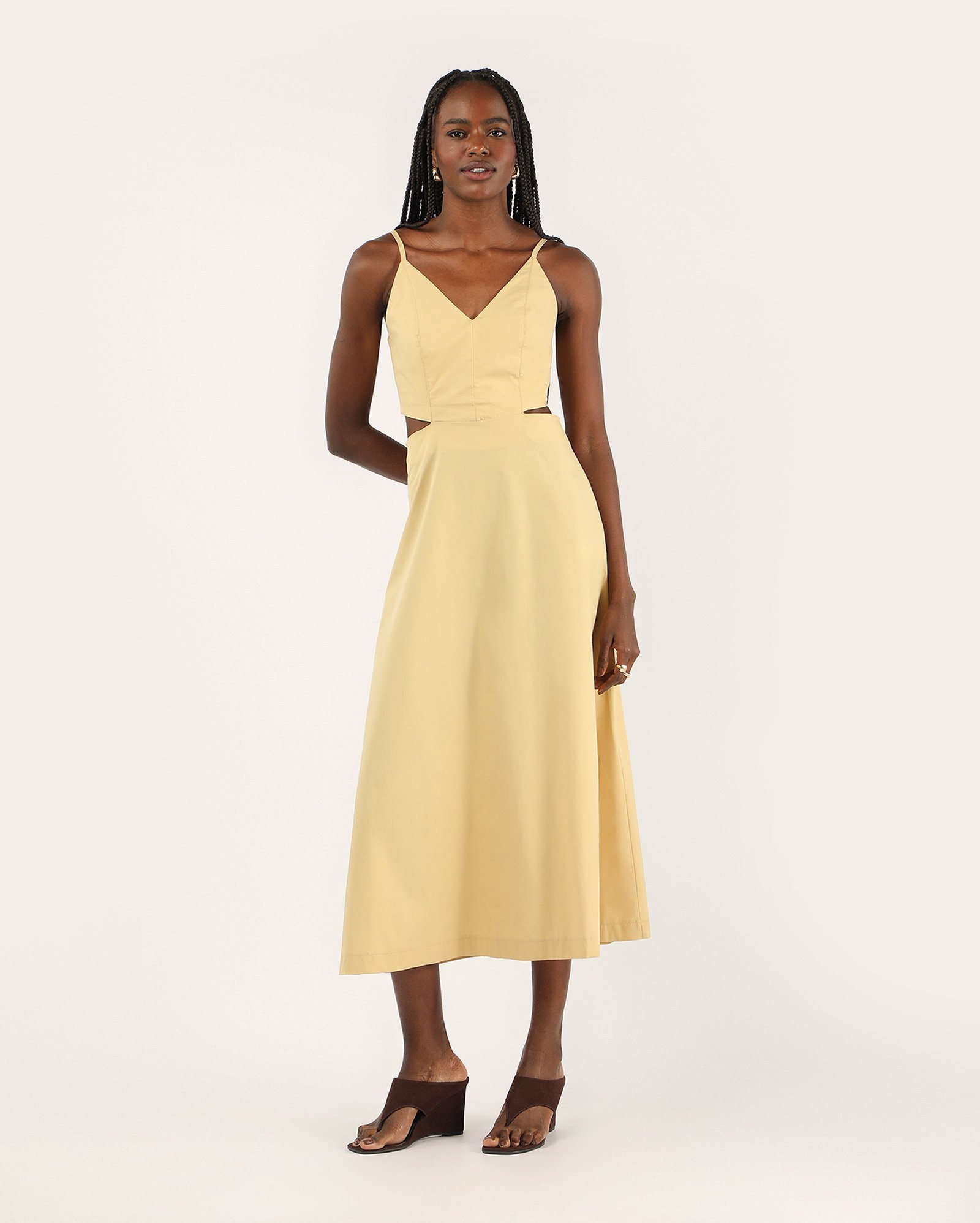 Vestido midi com recortes laterais - amarelo