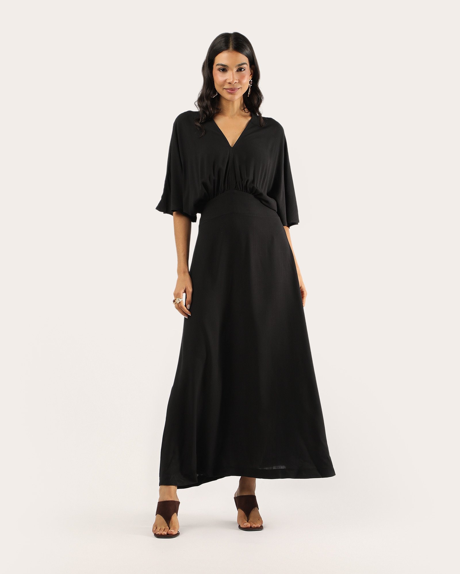 Vestido longo evasê amplo acinturado - preto