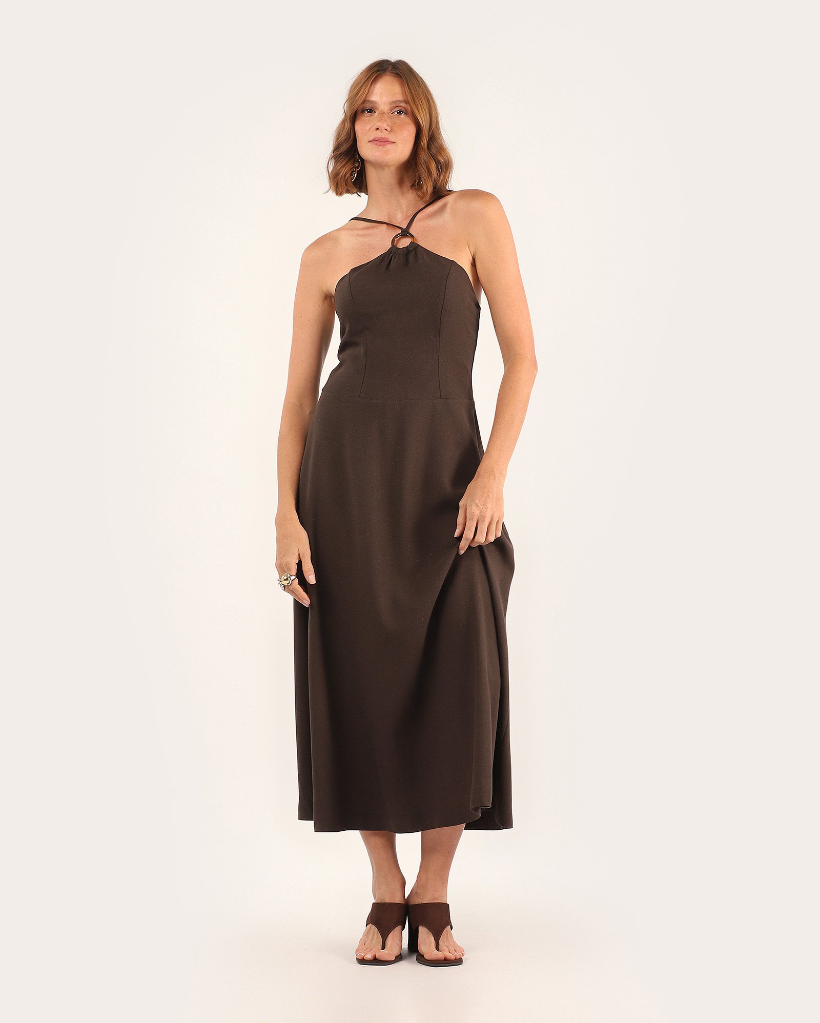 Vestido midi viscolinho alças finas com argola – marrom