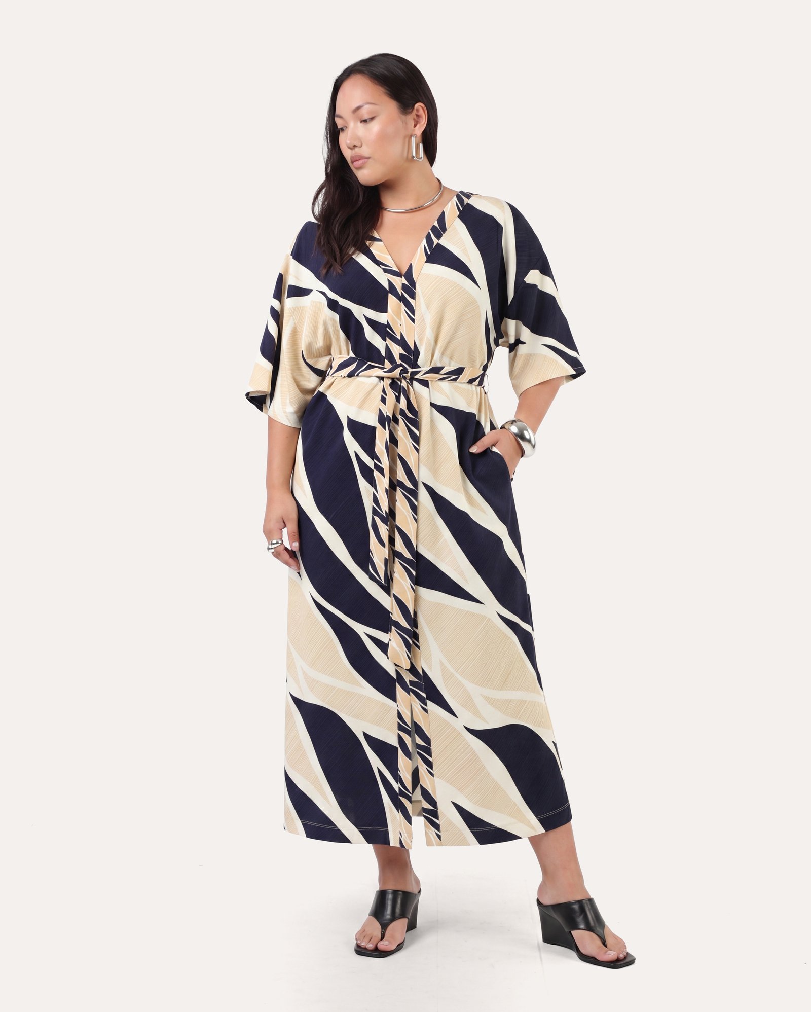 Vestido midi feminino plus size estampado - Multicor