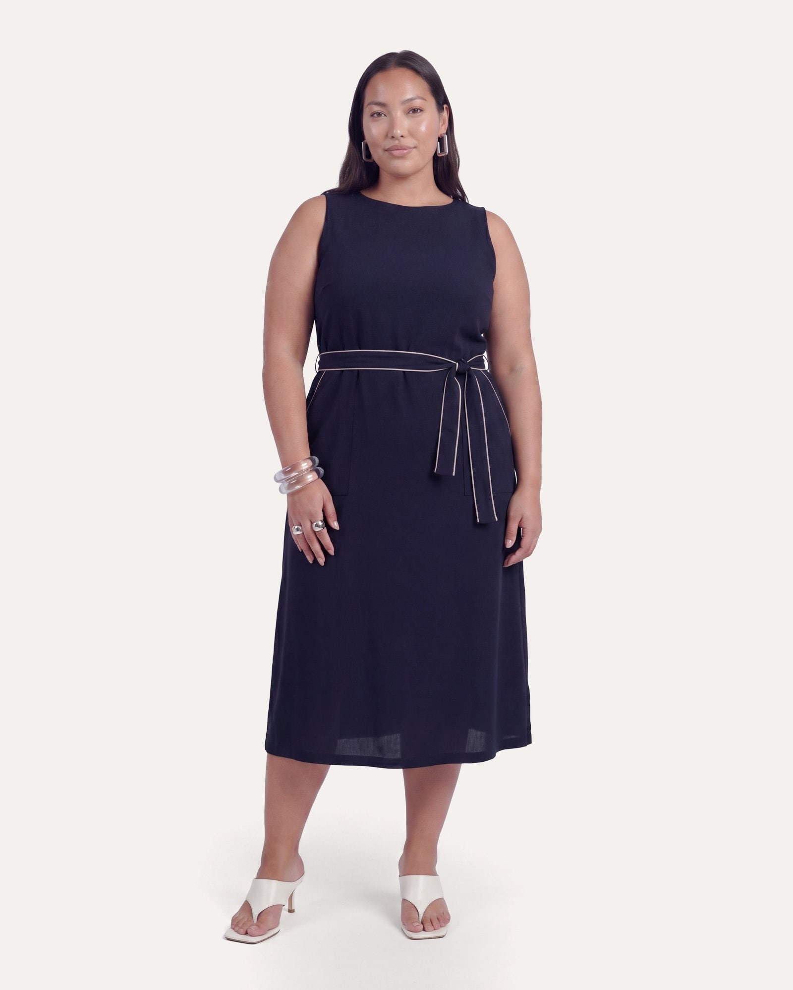 Vestido plus size midi em viscolinho com faixa de amarrar - azul