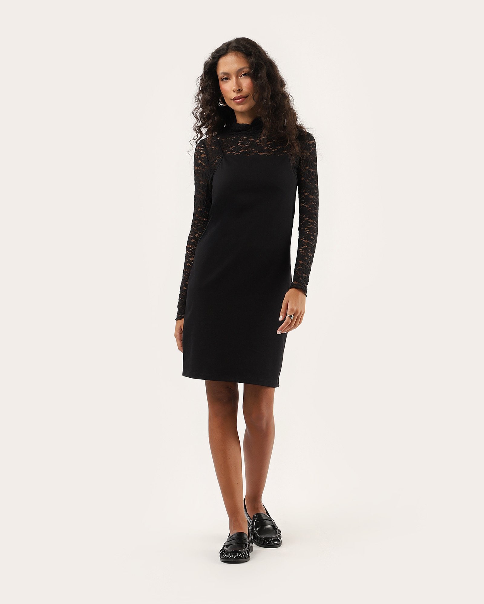 Vestido curto reto com alças finas - Preto