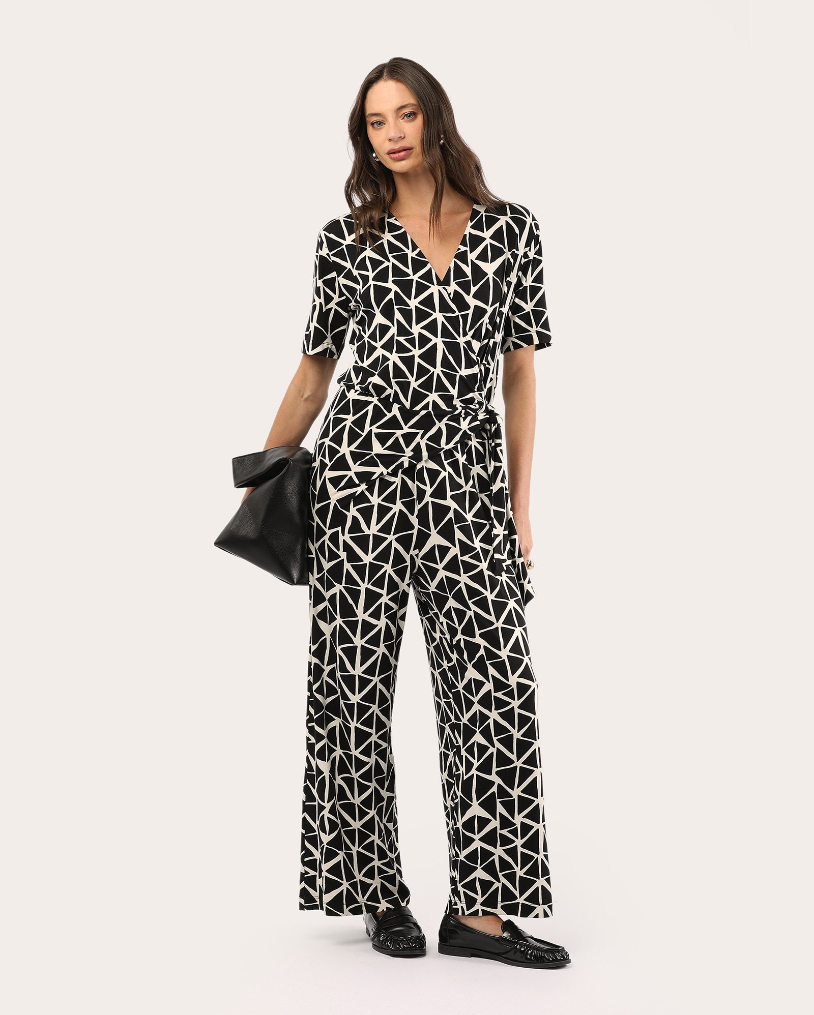 Macacão feminino estampado geométrico - multicor