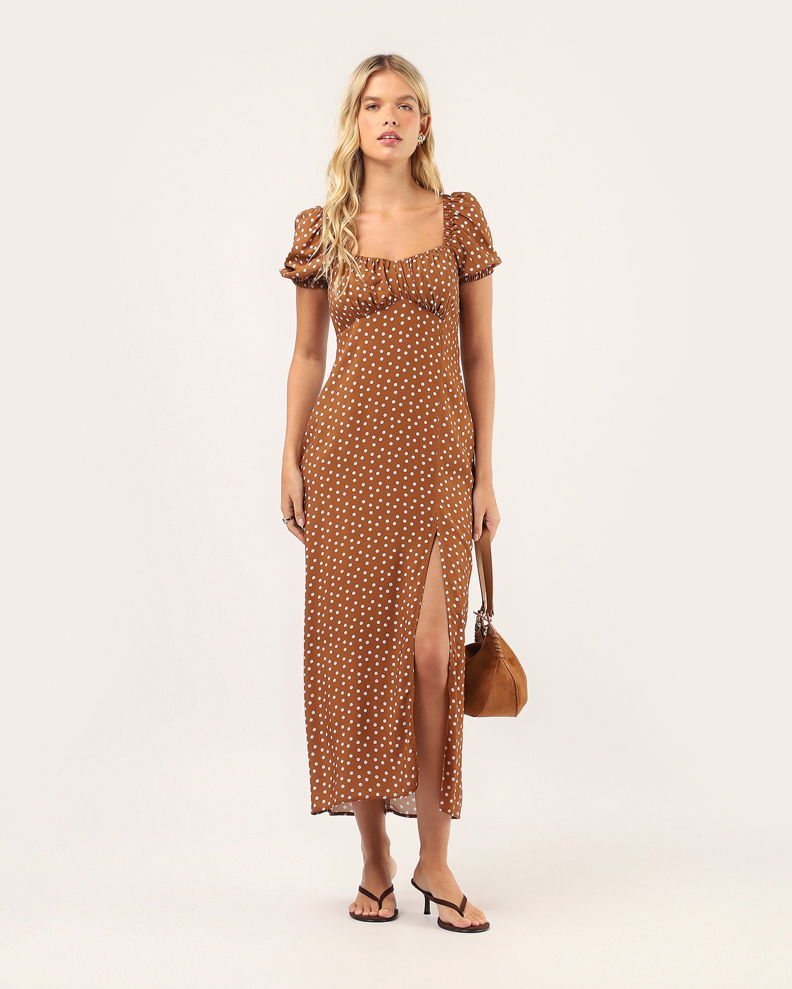 Vestido midi poá com fenda - marrom