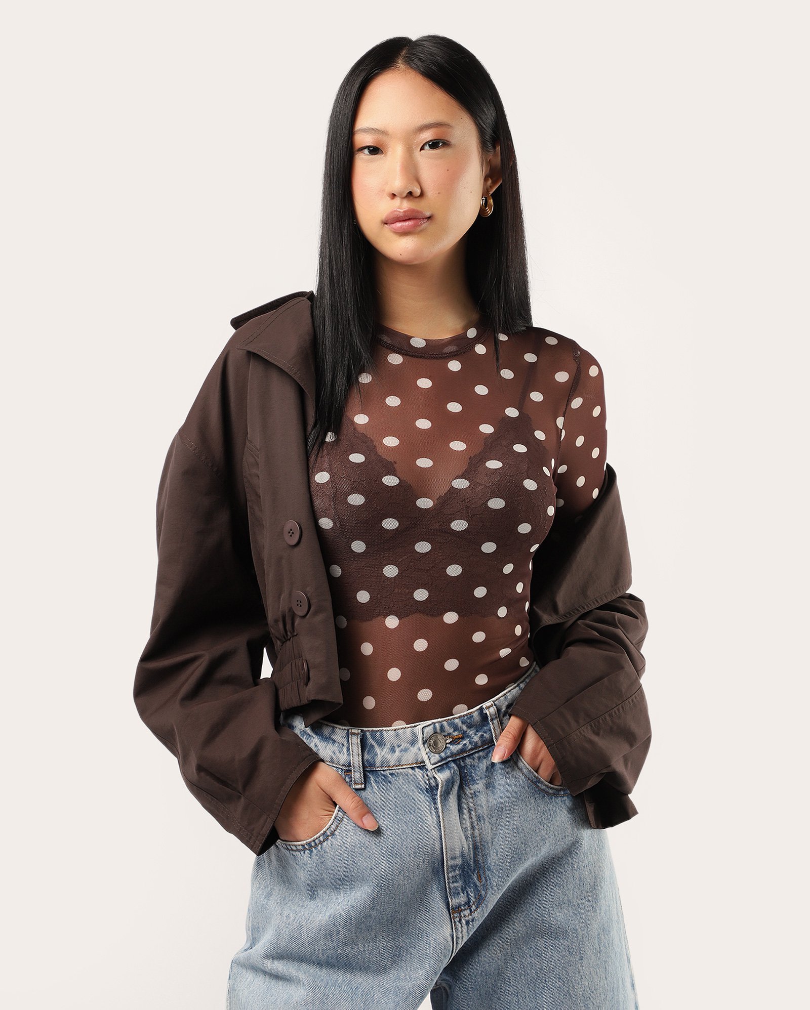 Blusa feminina em tule estampa poá - marrom