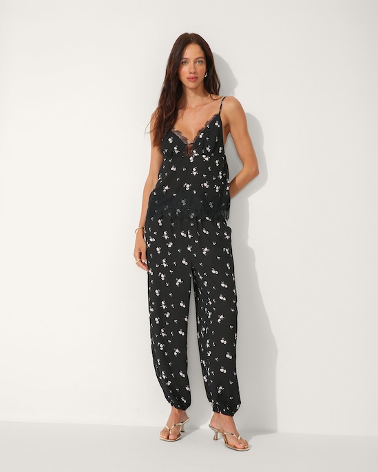 Regata decote v feminina em crepe floral - Preta